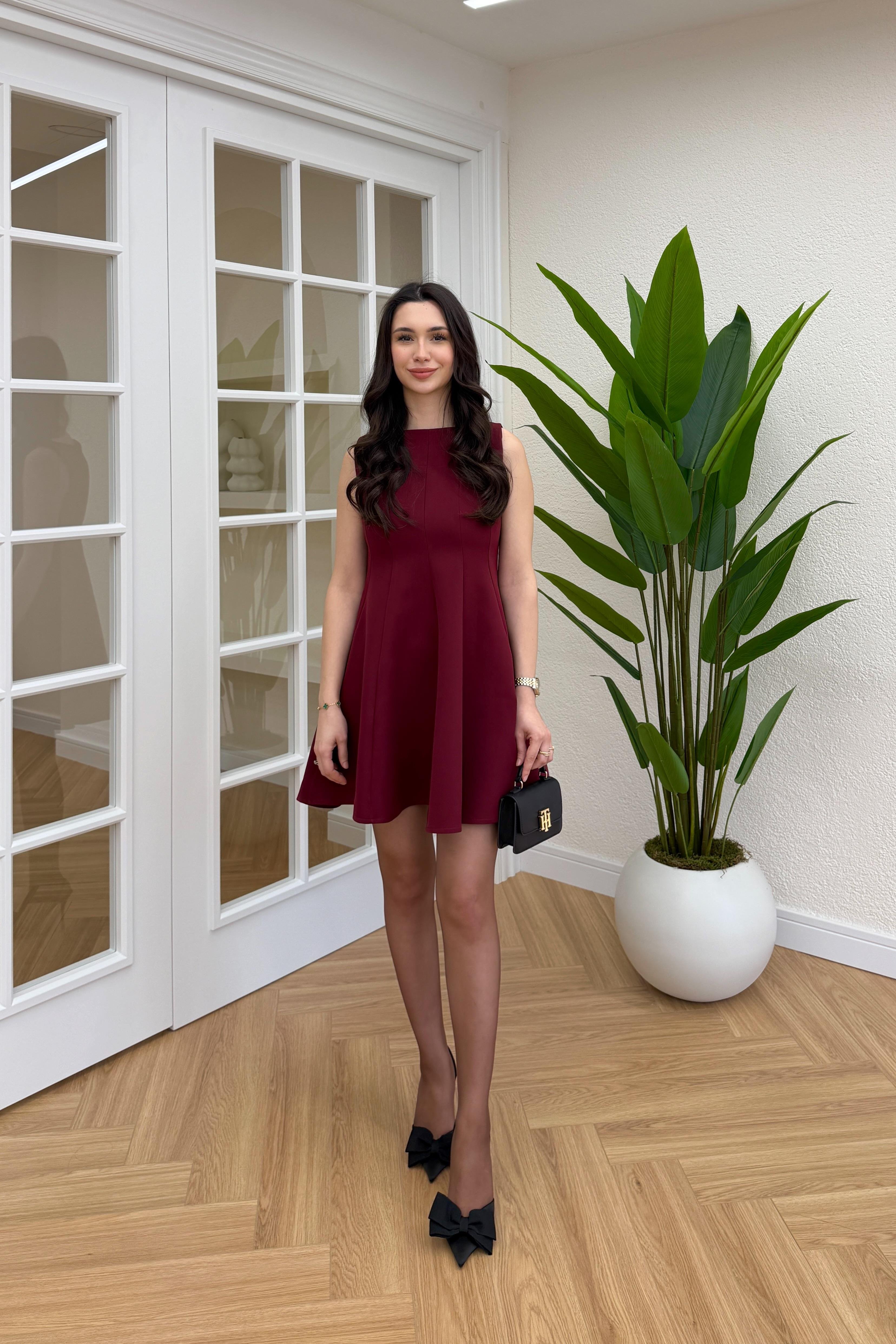 BORDO VOLANLI KISA ELBİSE