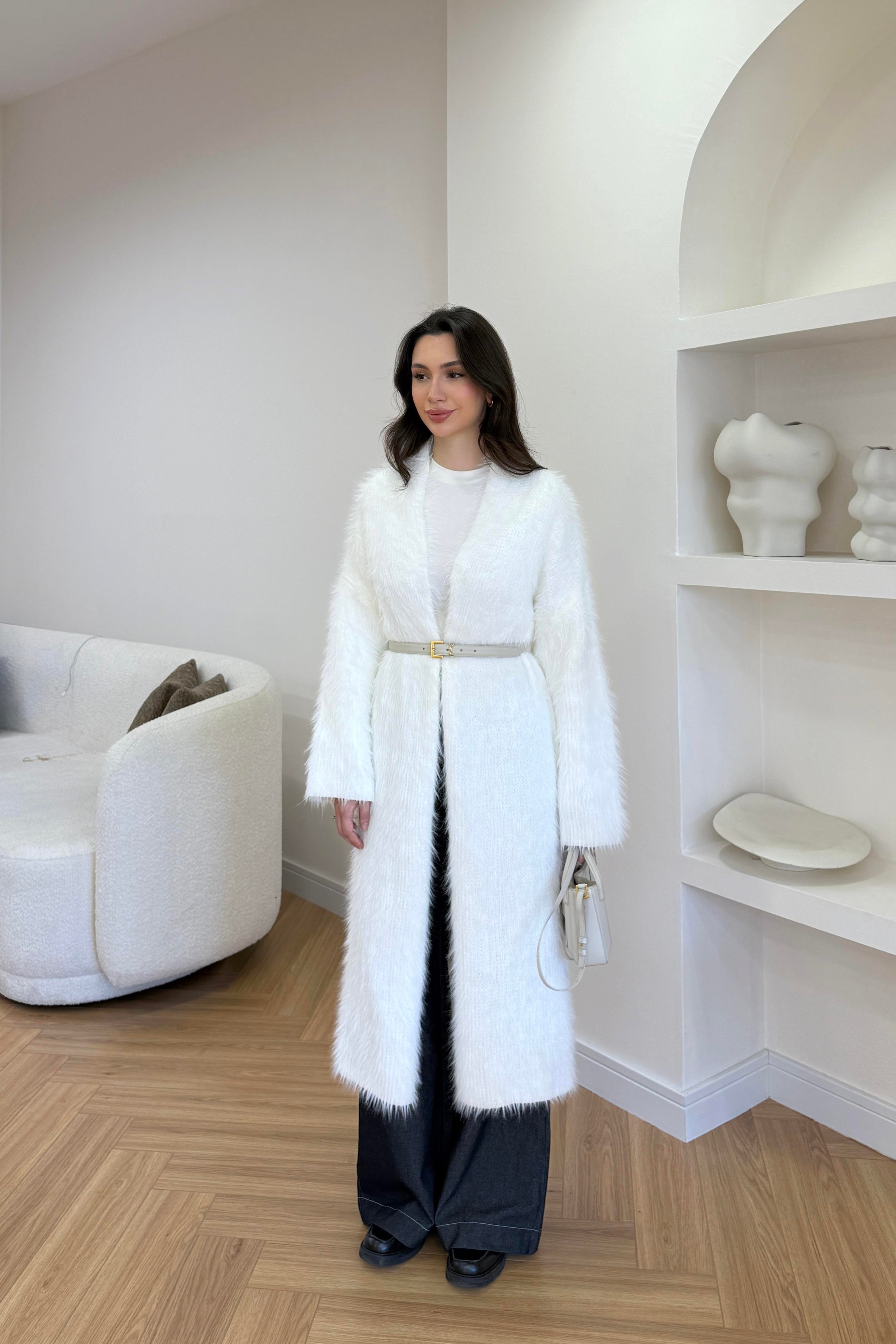 COSY TÜYLÜ UZUN HIRKA - BEYAZ