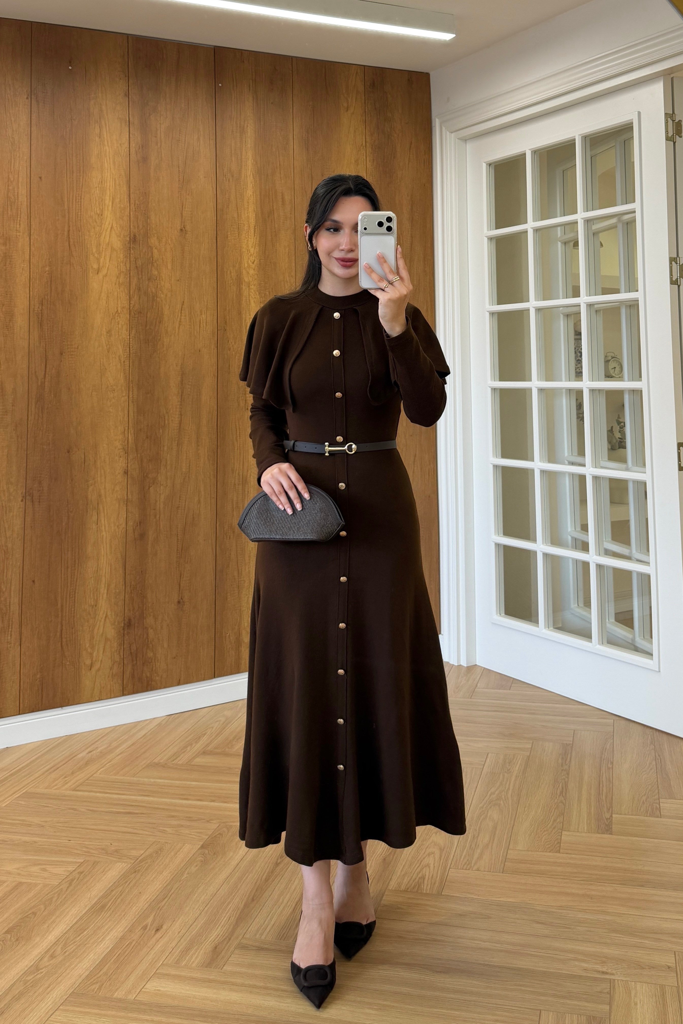 PELERİNLİ KEMERLİ ELBİSE - KAHVE