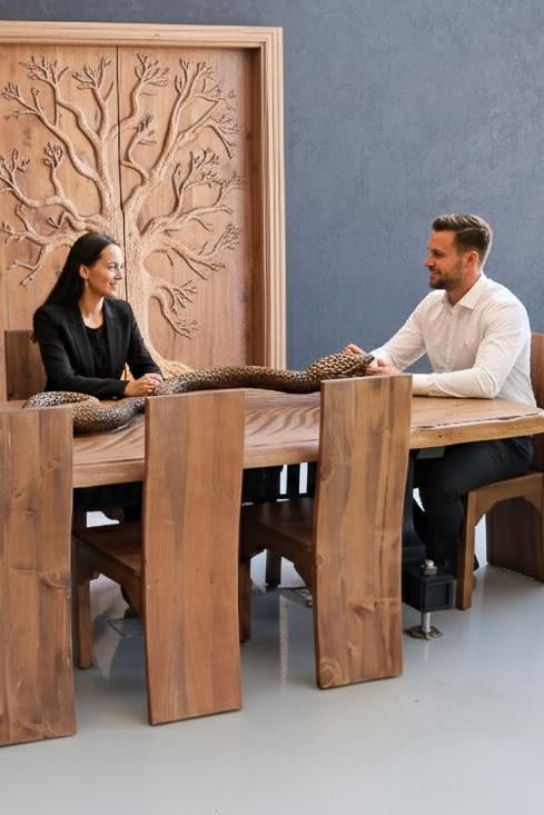 Yılanlı Ahşap Masa