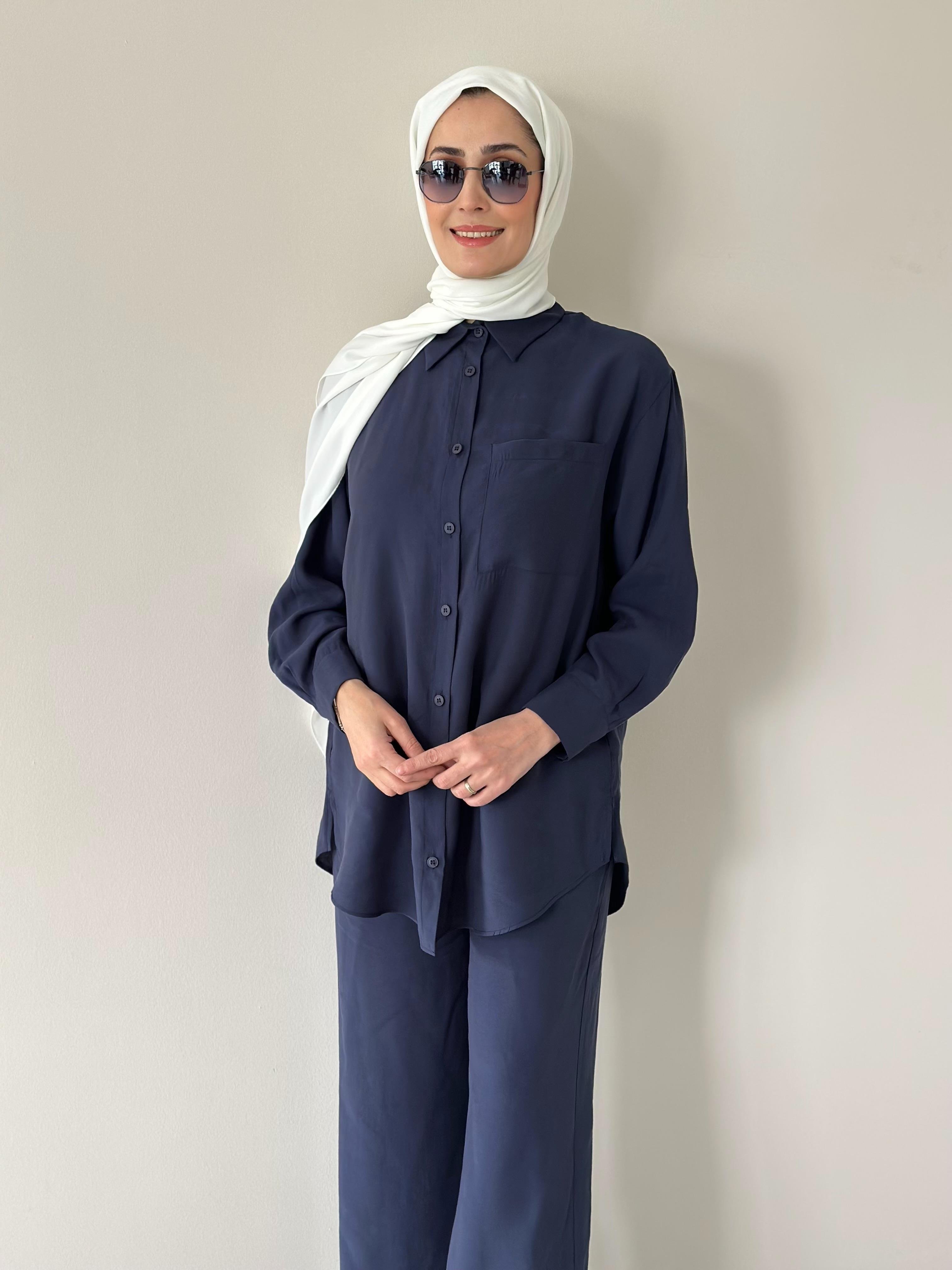 April  Takım Lacivert