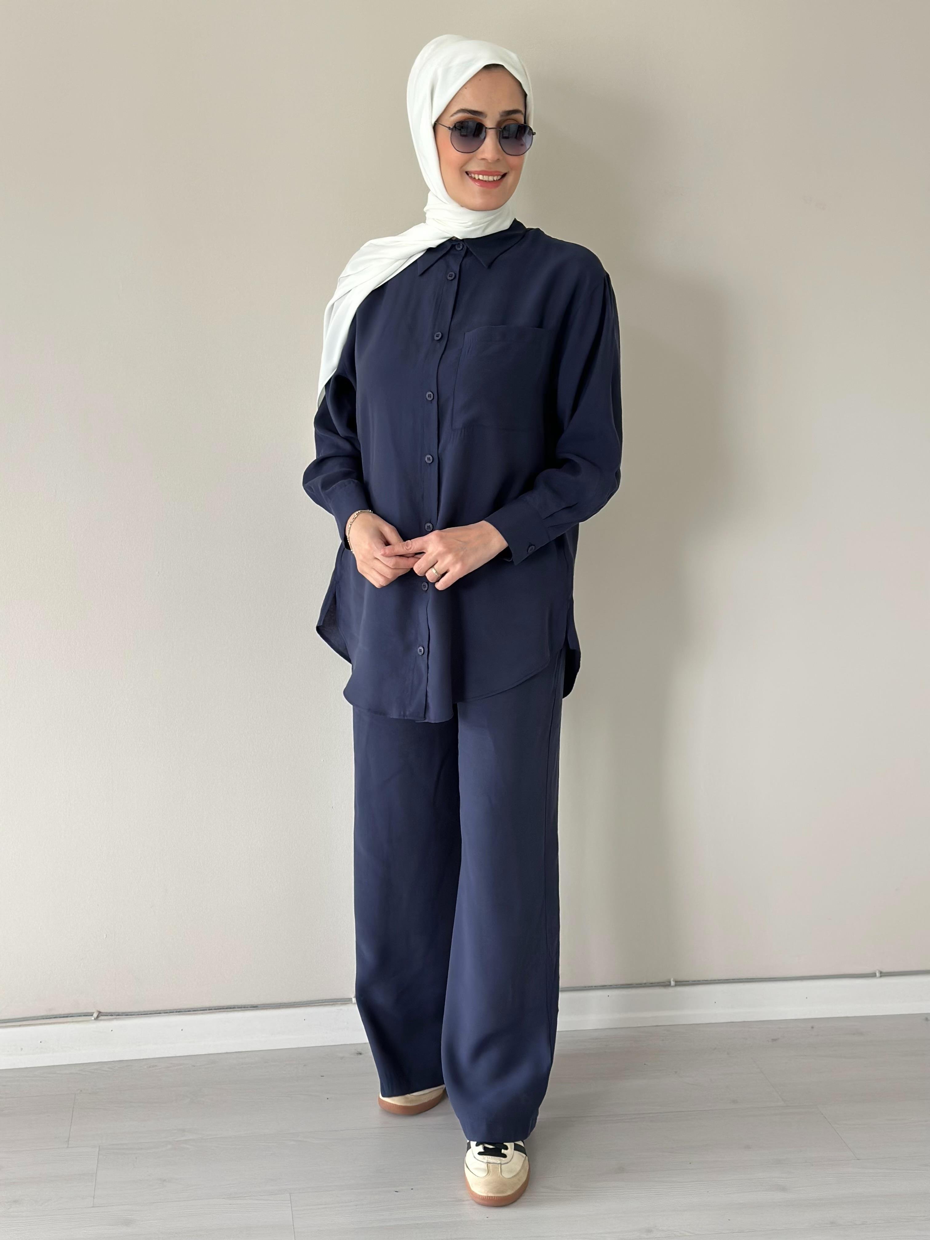 April  Takım Lacivert