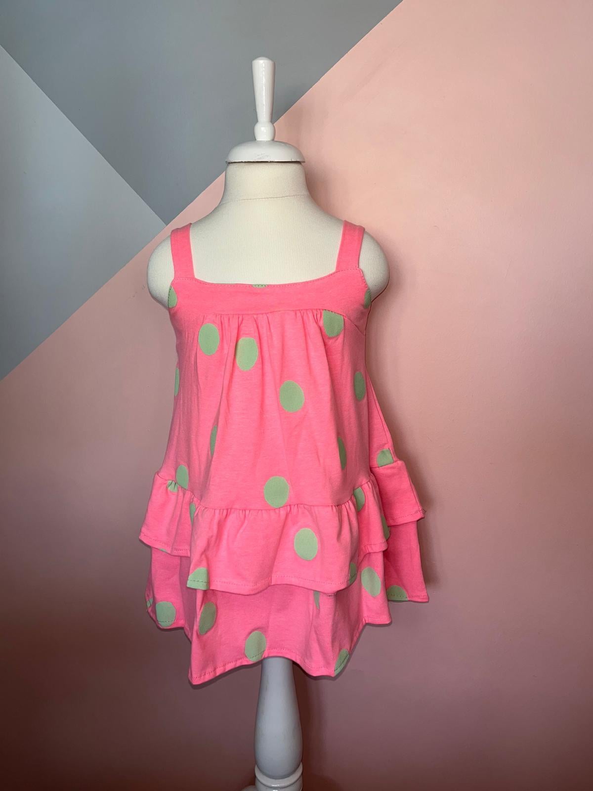 Pembe puantiyeli elbise