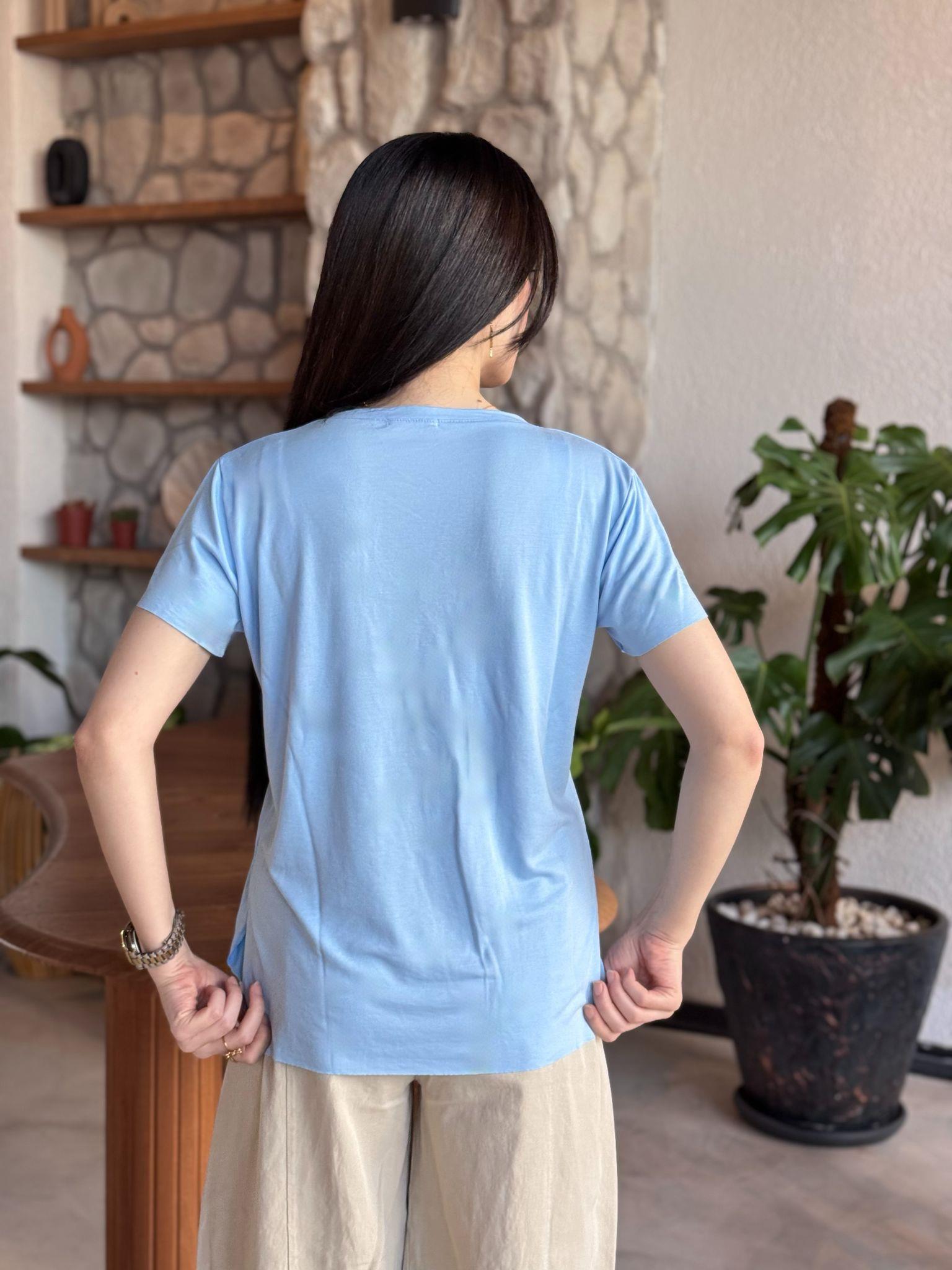 V Yaka Lazer Kesim Comfort T-Shirt
