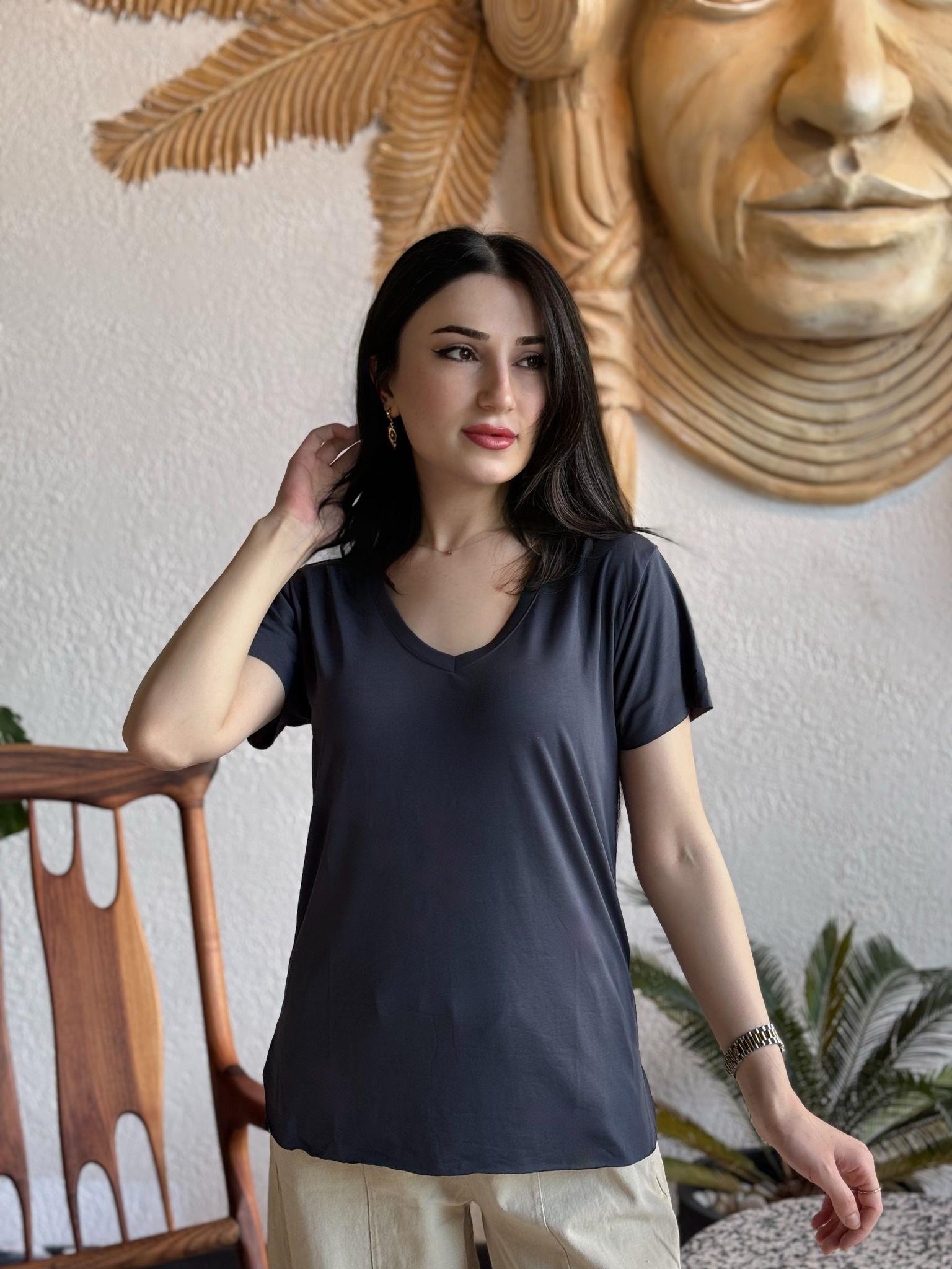 V Yaka Lazer Kesim Comfort T-Shirt