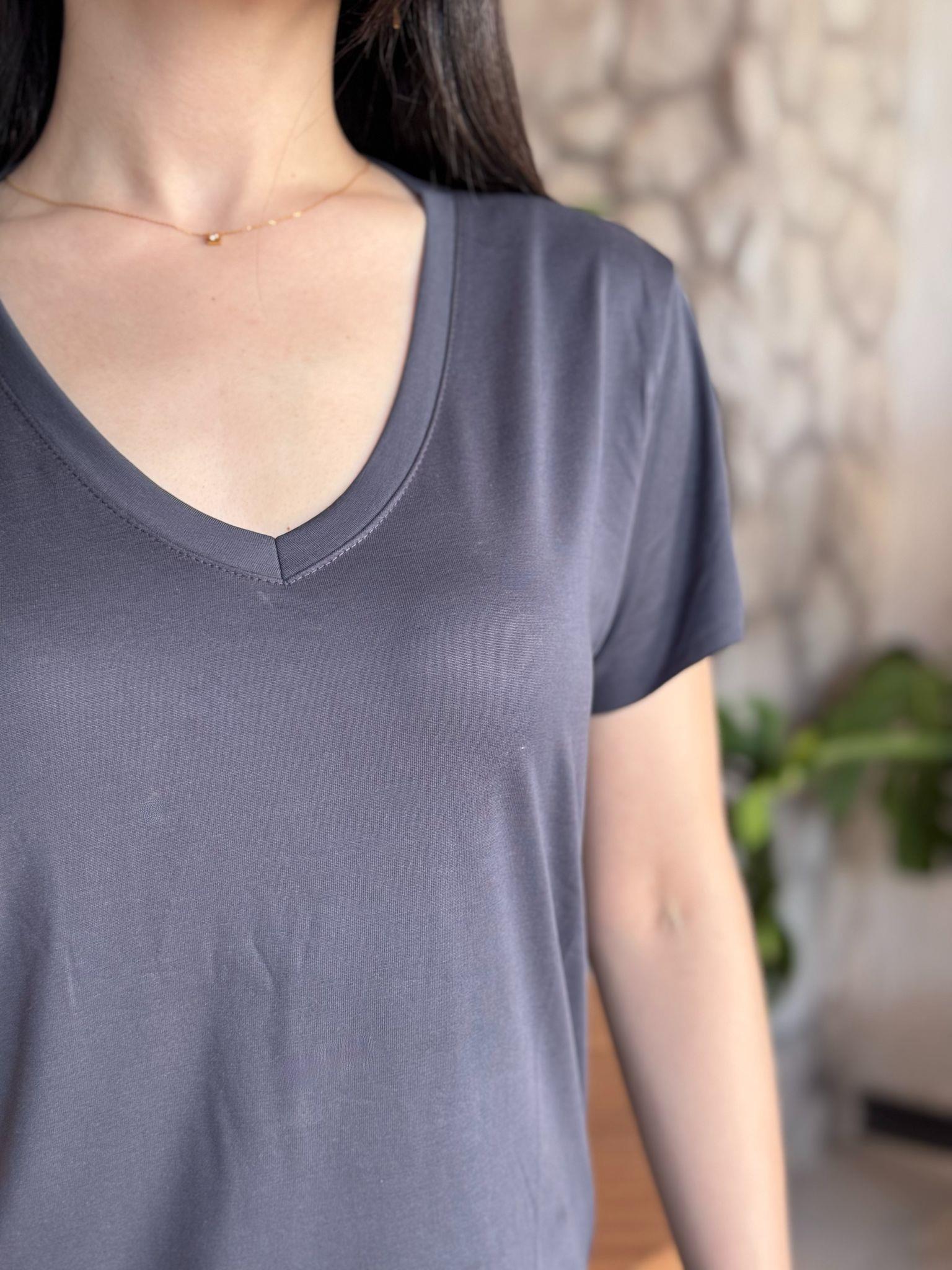 V Yaka Lazer Kesim Comfort T-Shirt