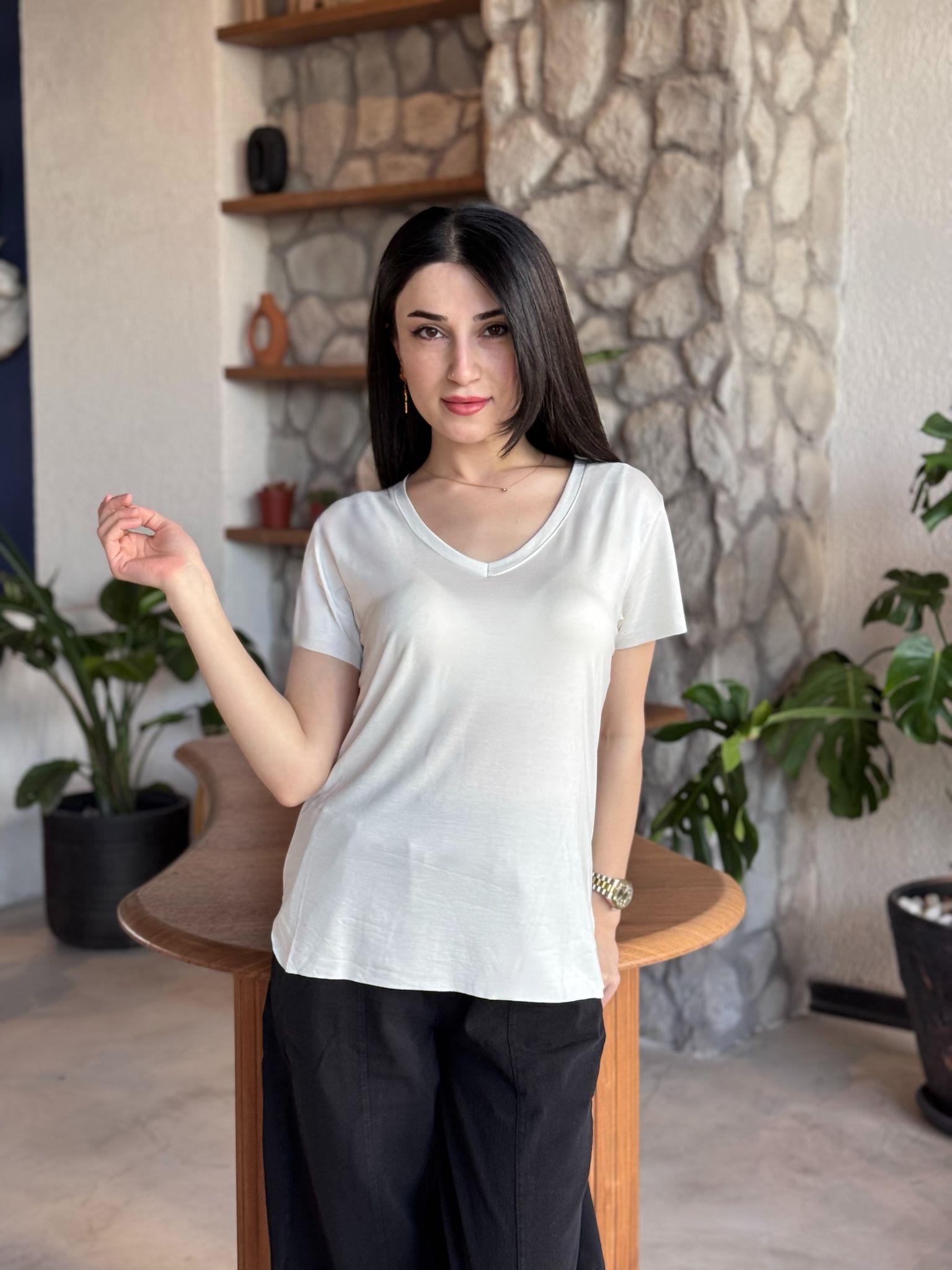 V Yaka Lazer Kesim Comfort T-Shirt