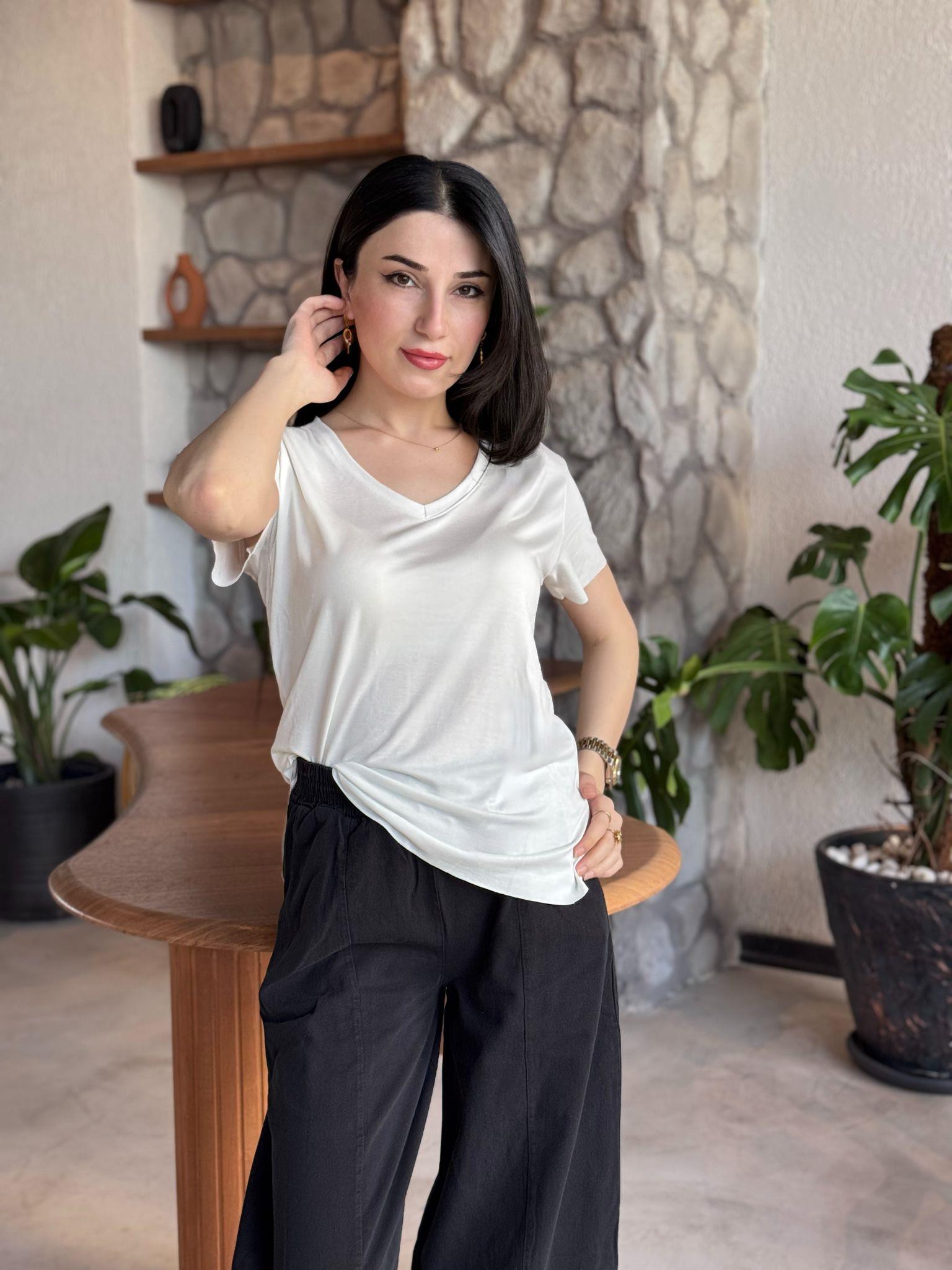 V Yaka Lazer Kesim Comfort T-Shirt
