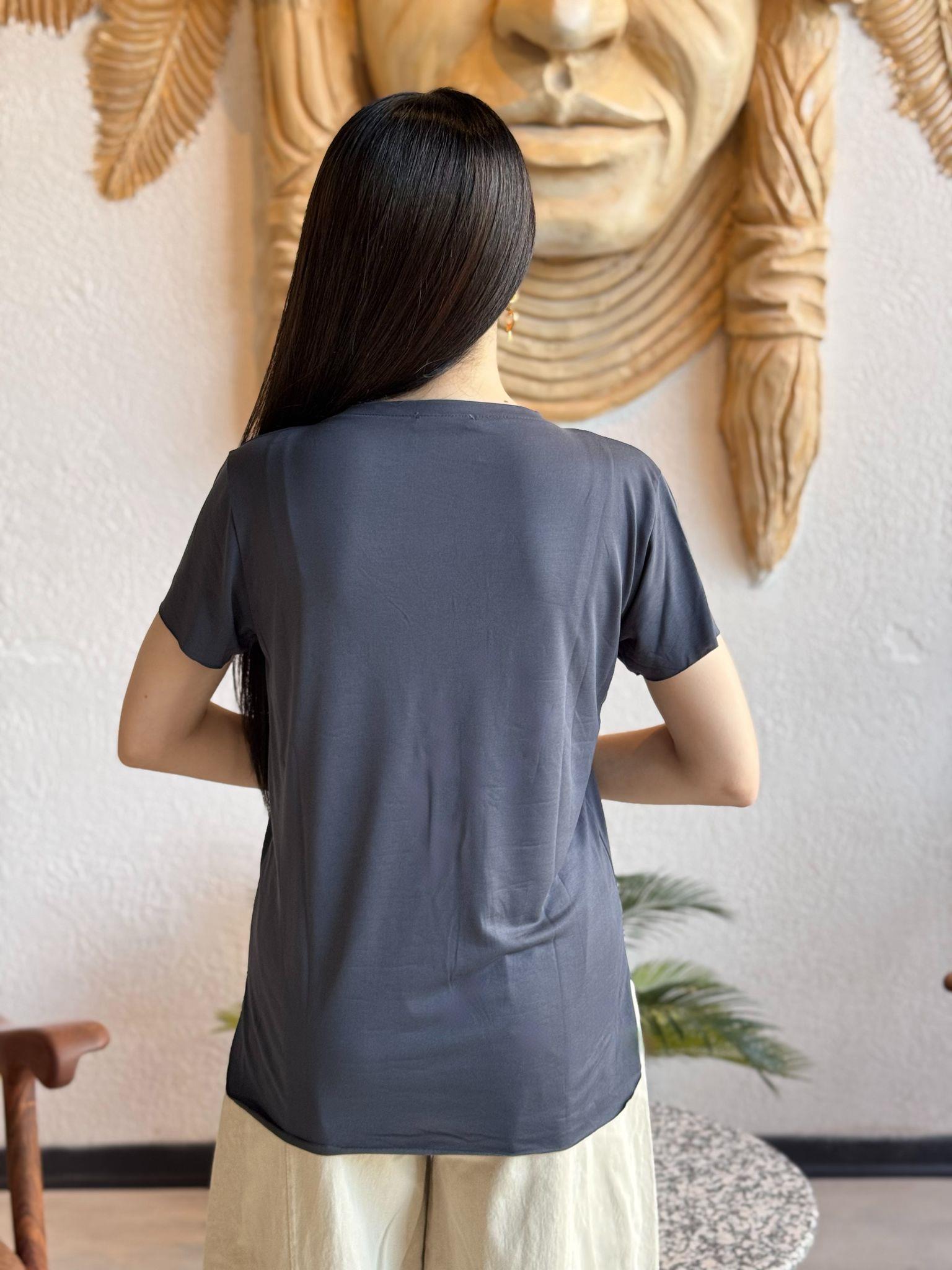 V Yaka Lazer Kesim Comfort T-Shirt