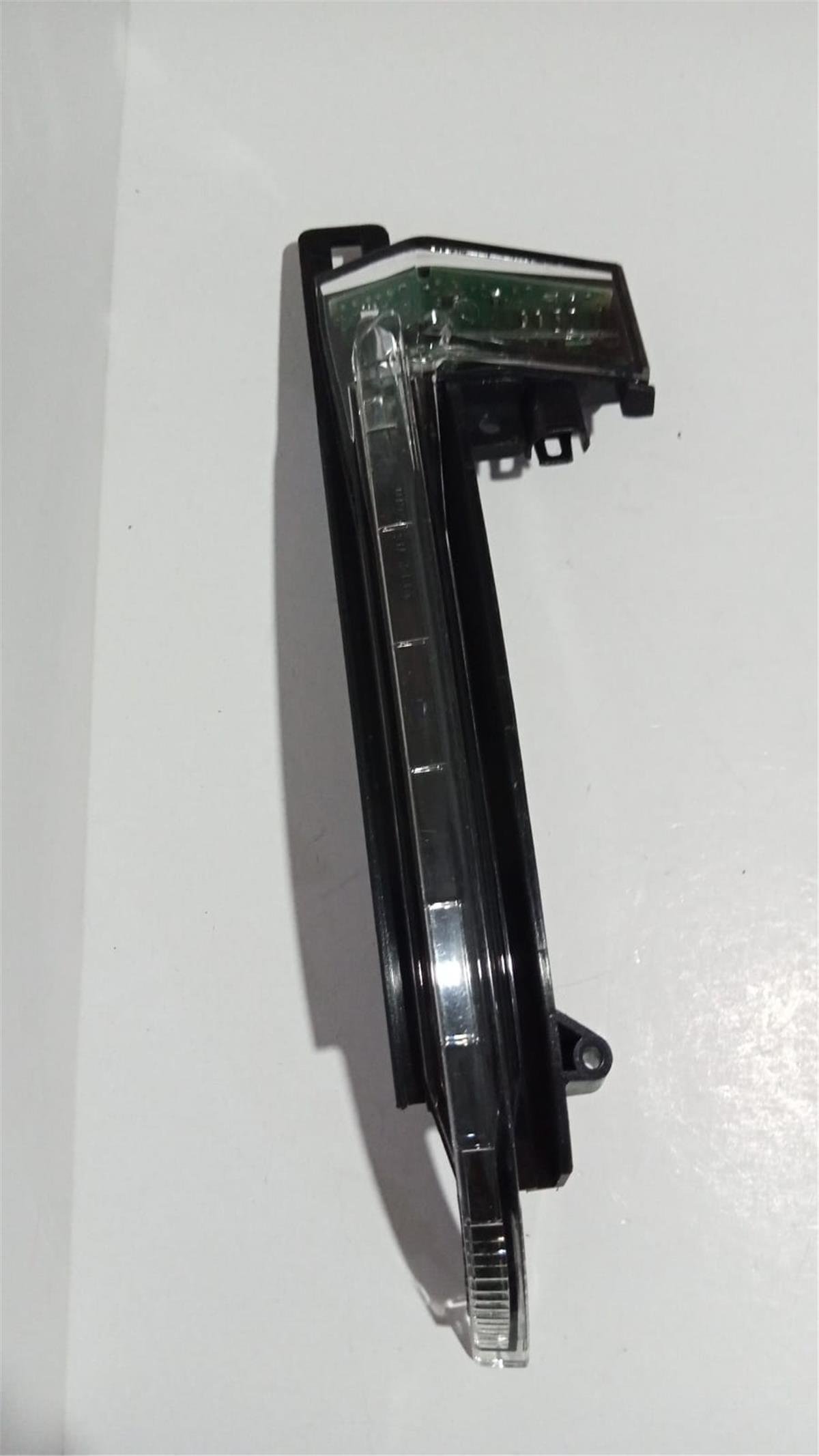 Audı Q3 Ayna Sinyali Sol 8K0 949 101 - E