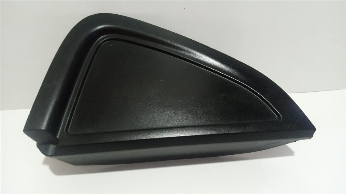 Clio 4 Sağ Arka Cam Kelebek Plastiği 833 307 477 R
