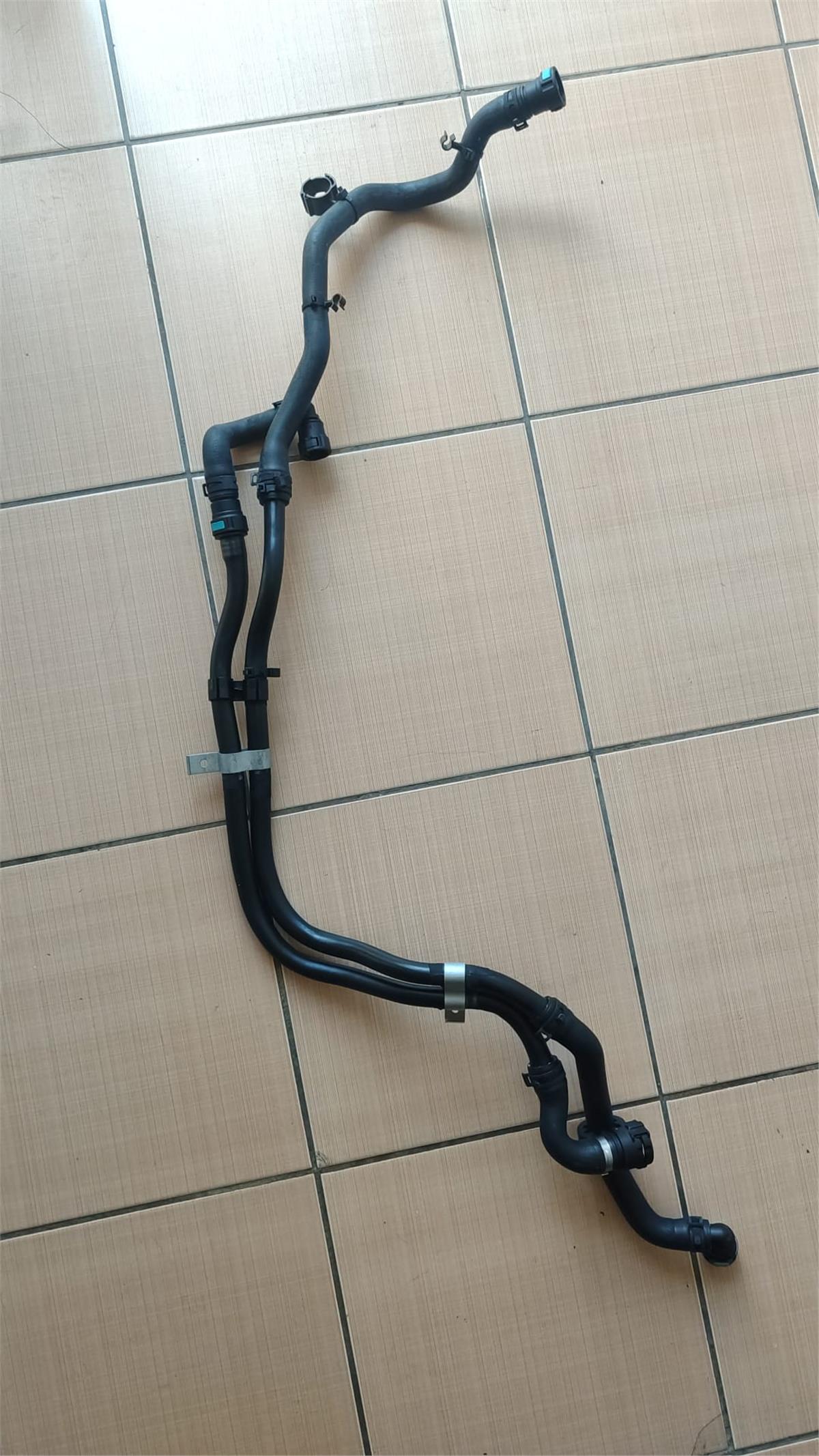 M8A2-8D258-AC SOĞUTMA HORTUM BORUSU LR-RANGE ROVER-L560-P400