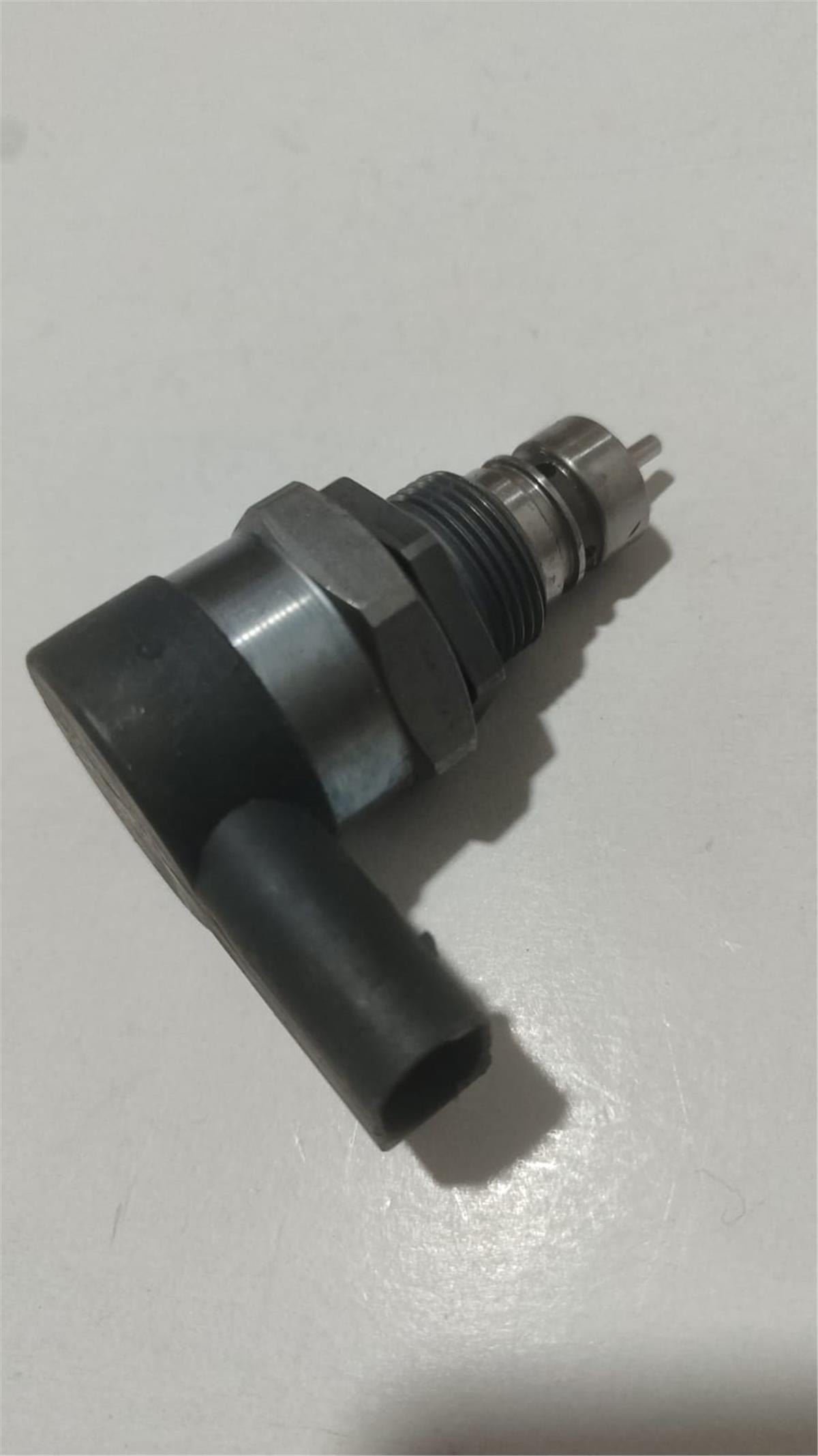 VW-AUDİ-SKODA-SEAT-OEM VW ENJEKTÖR BASINÇ VALFI 057130764AM 0281006431