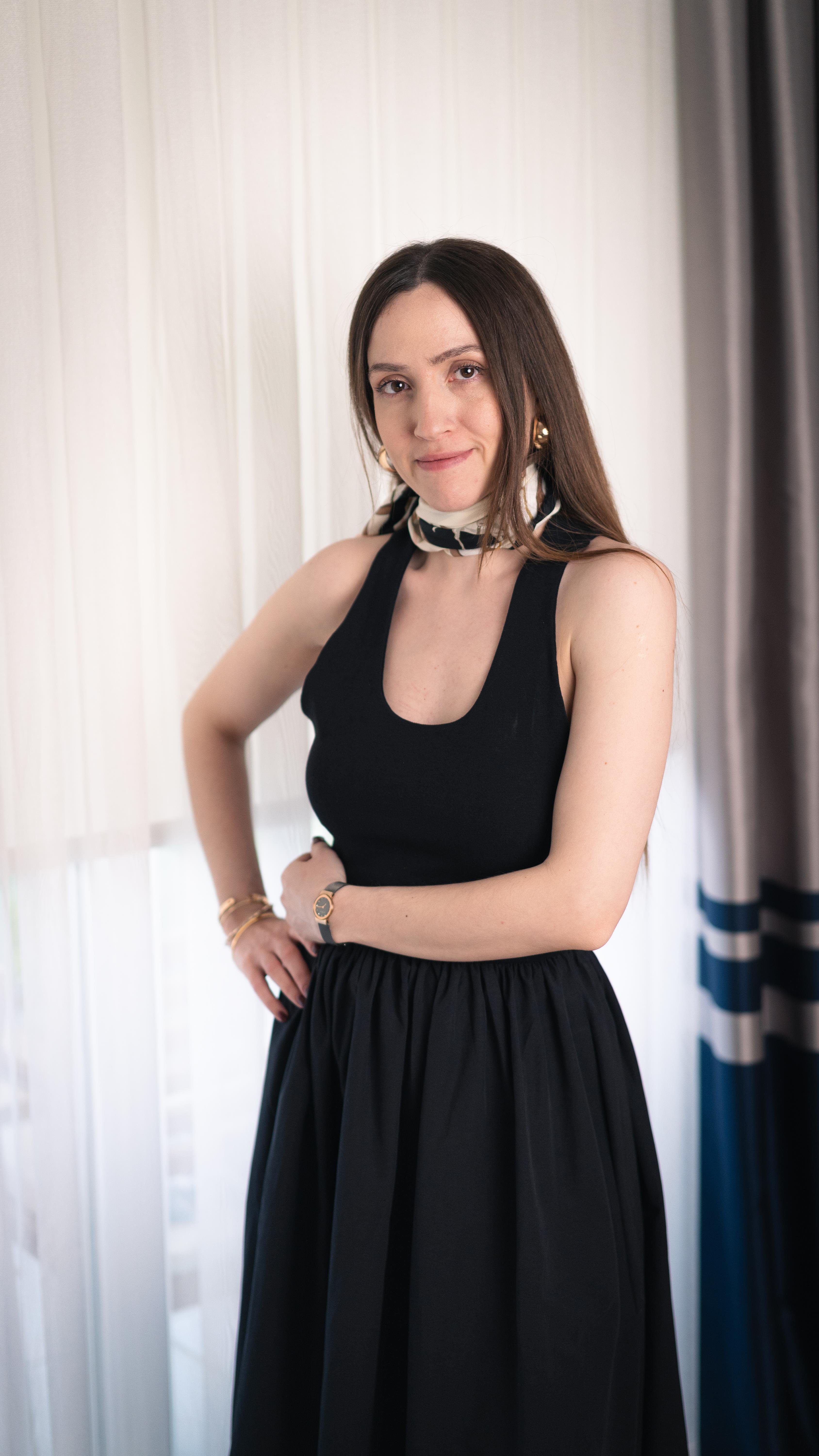 Siyah Sırt Detaylı Elbise