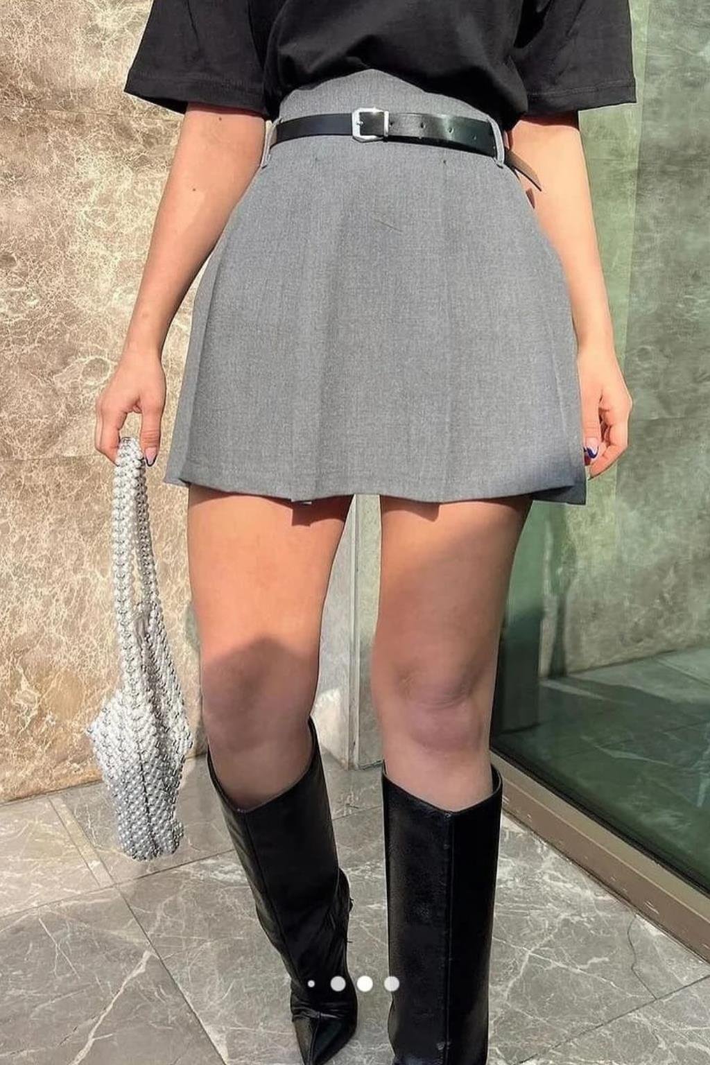 AÇIK GRİ PİLELİ MİNİ ETEK