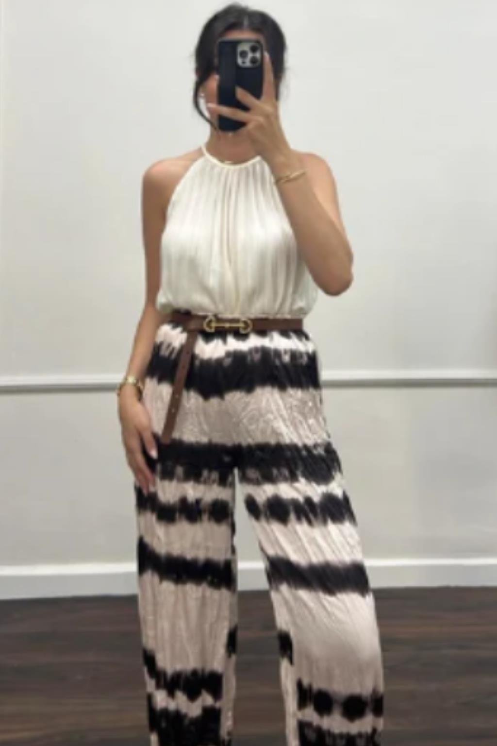 ORJ MARKA EKRU HALTER YAKA PİLİSELİ KOLSUZ BLUZ