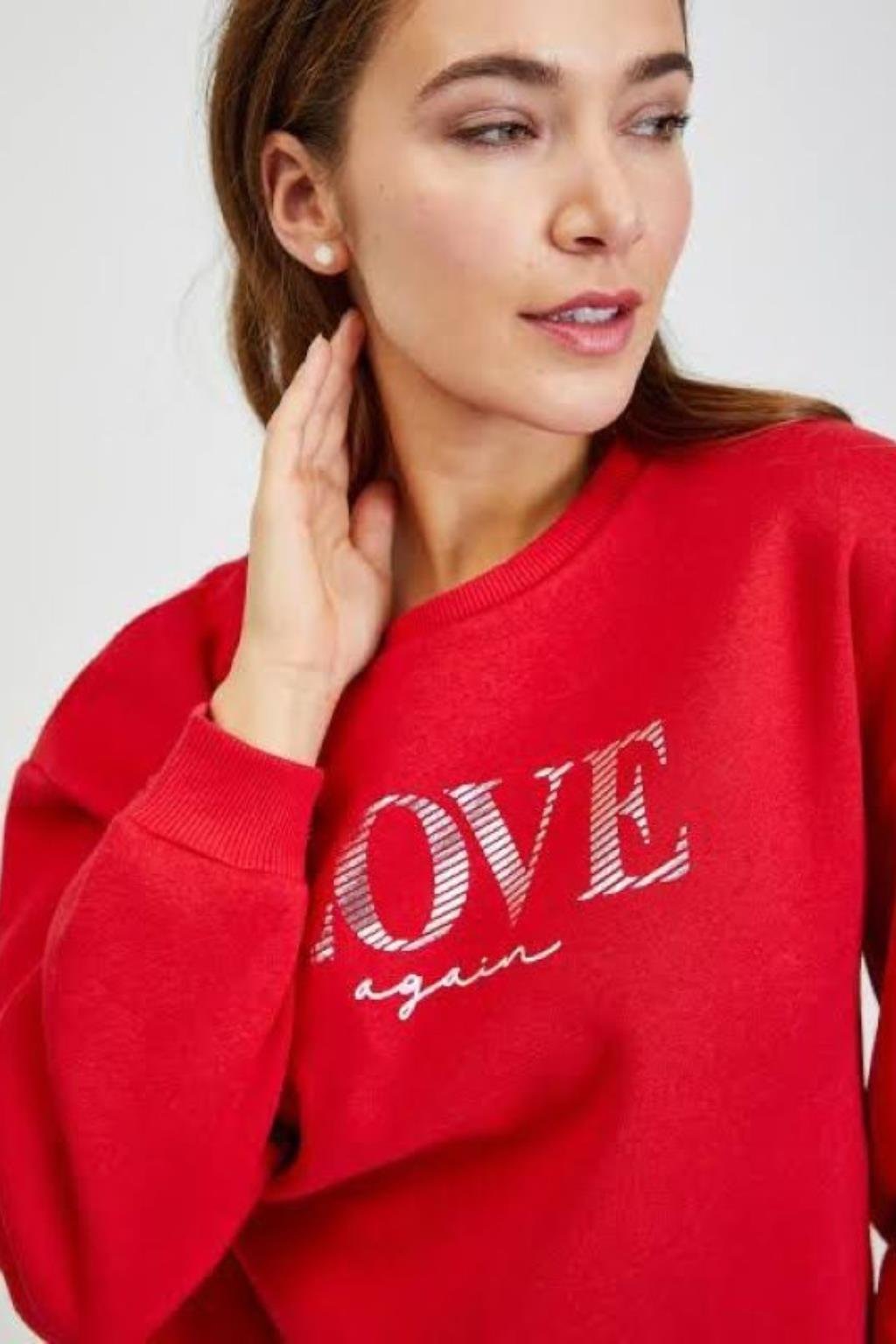 ORJ MARKA KIRMIZI FORFORLU LOVE BİSİKLET YAKA KISA SWEATSHIRT