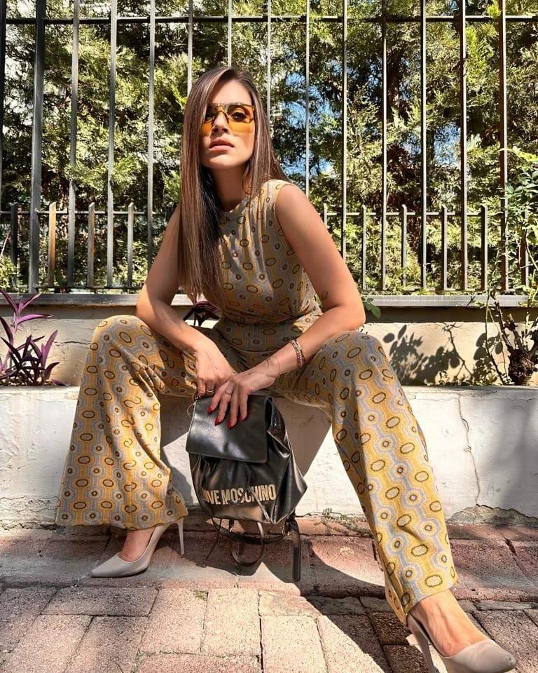 YEŞİ,L DESENLİ KOLSUZ TAKIM