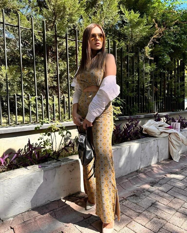 YEŞİ,L DESENLİ KOLSUZ TAKIM