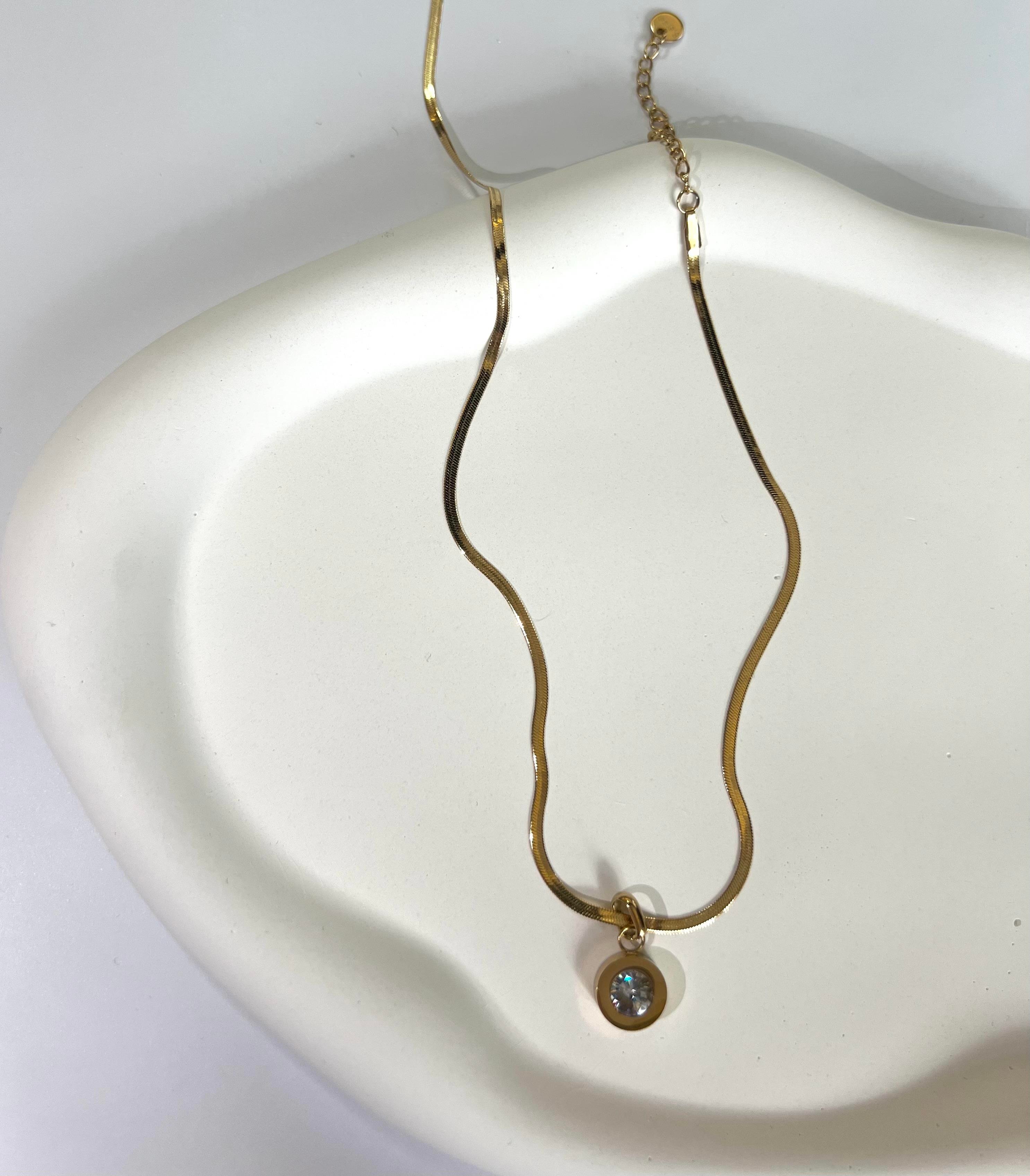 ÇELİK TEK TAŞ  KOLYE