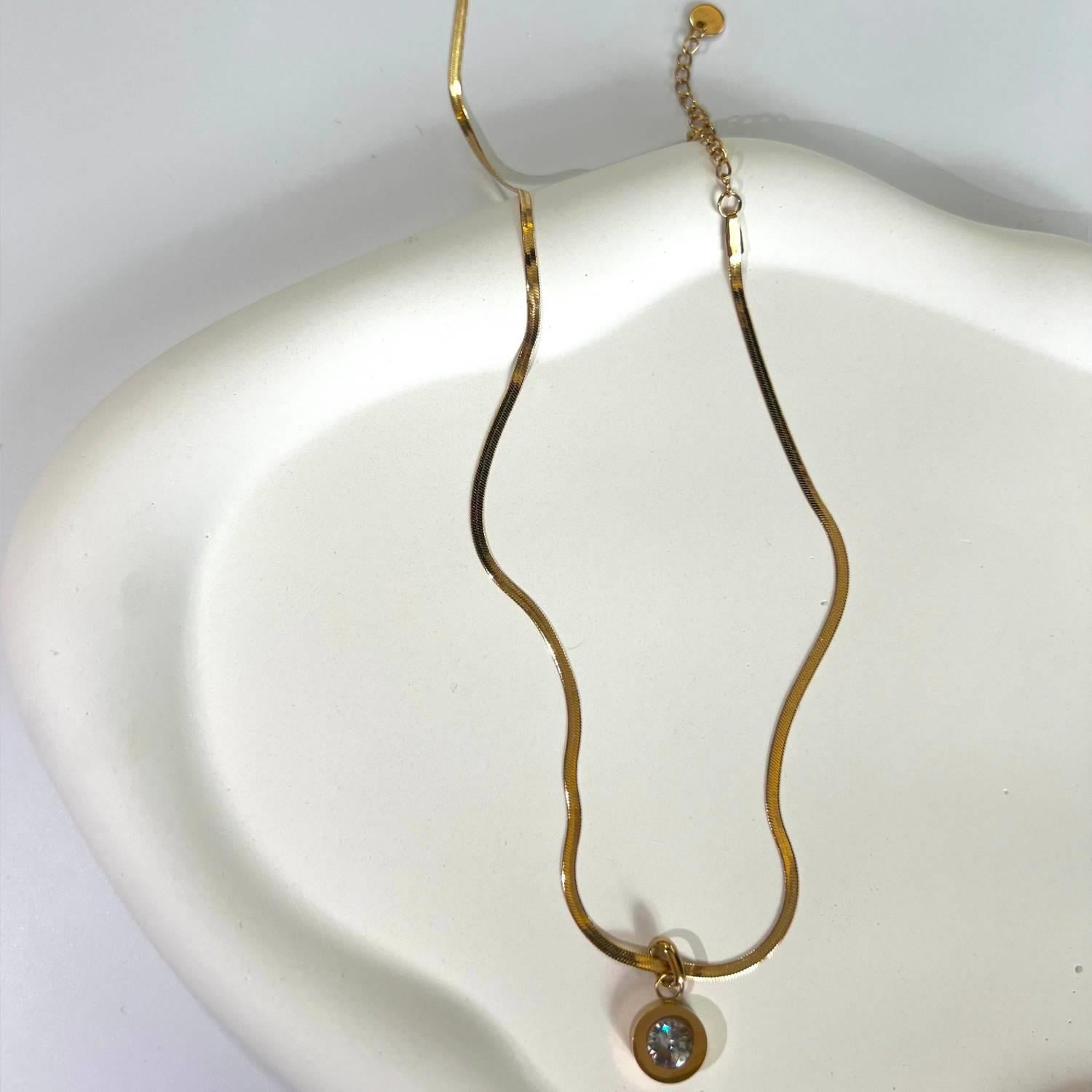 ÇELİK TEK TAŞ  KOLYE