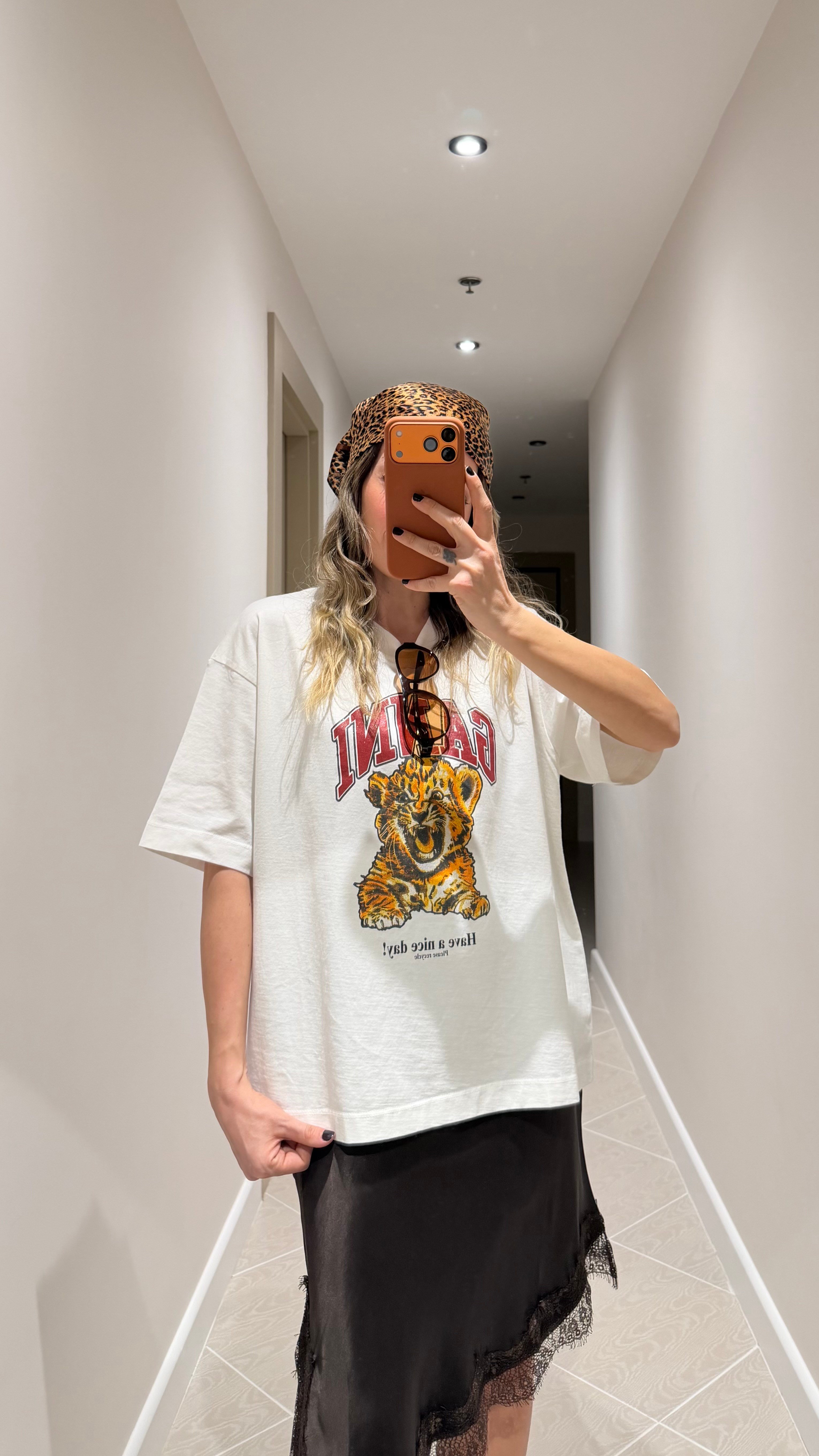 BEYAZ BASKILI TİŞÖRT