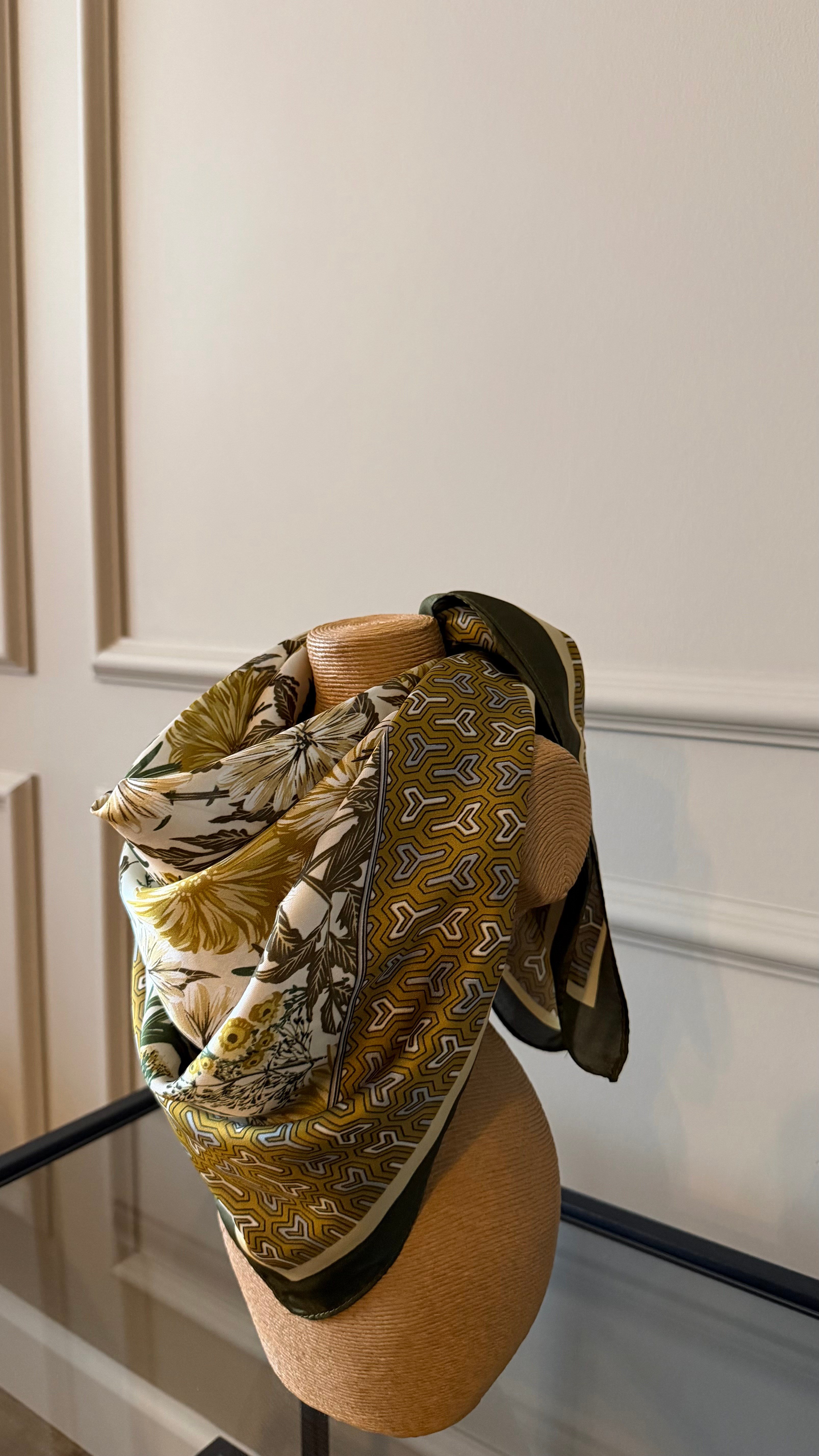 ÇİÇEK DESENLİ FULAR