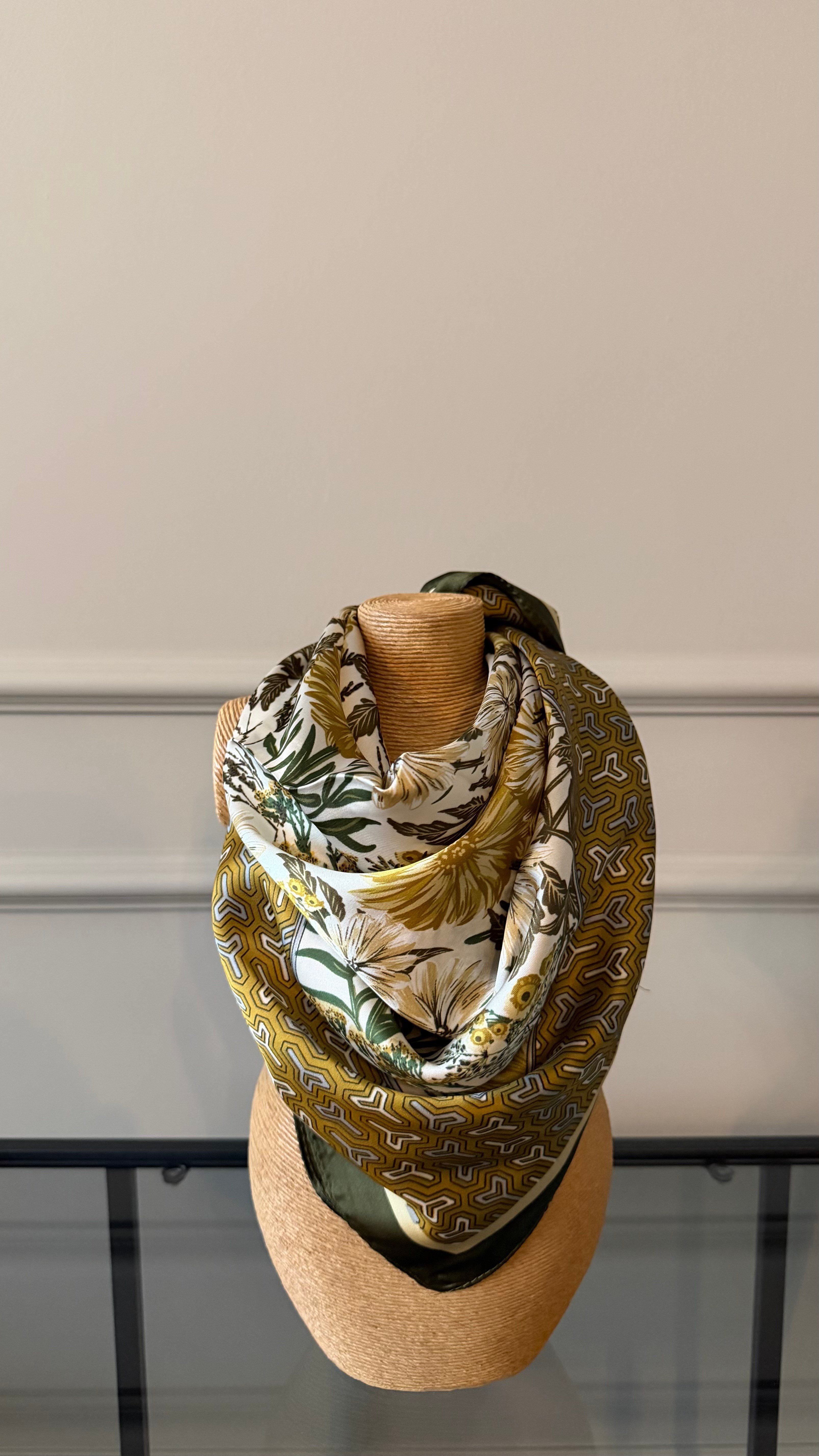 ÇİÇEK DESENLİ FULAR