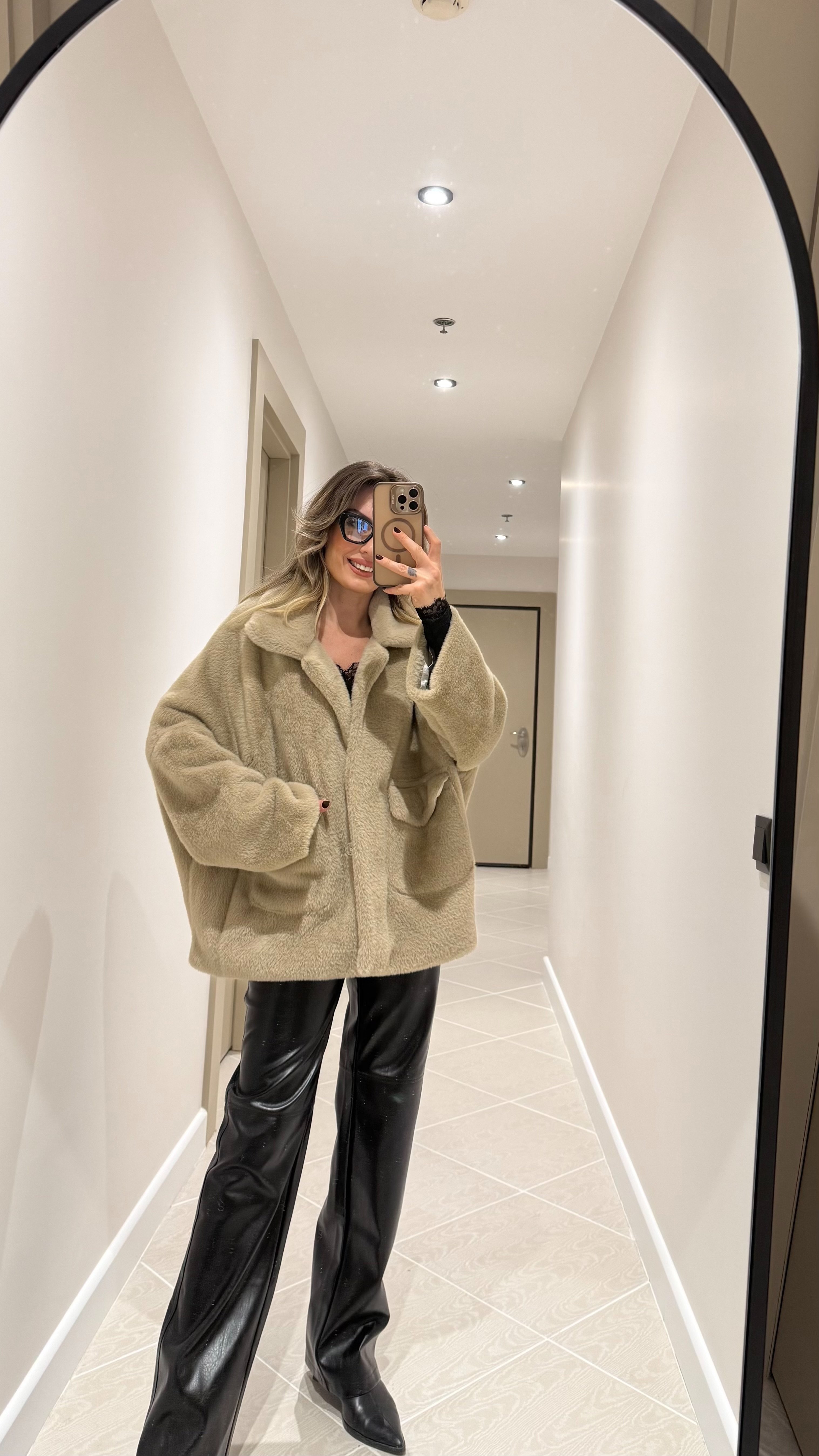 KREM CEPLİ PELUŞ CEKET