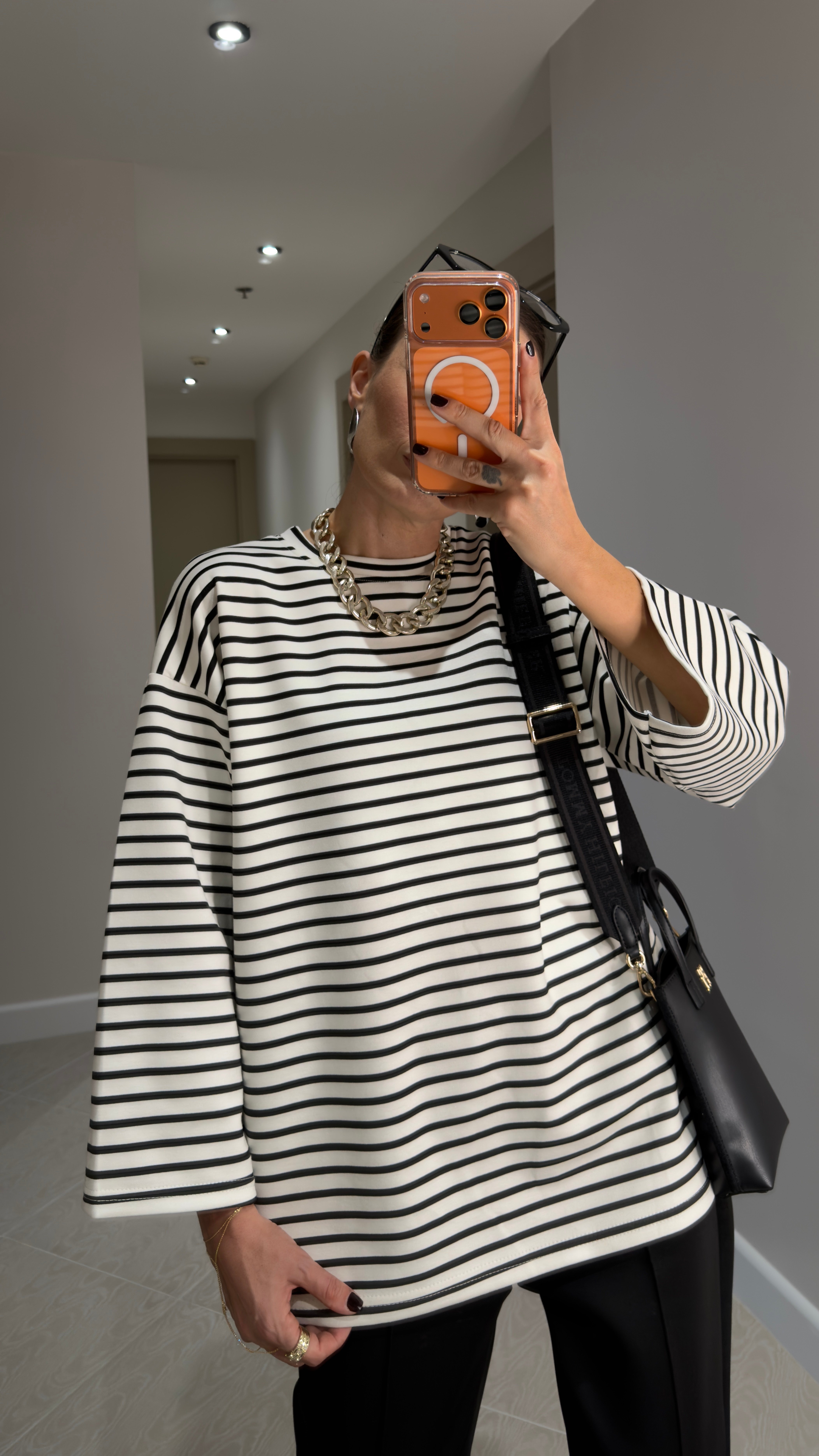 SİYAH YATAY ÇİZGİLİ SWEATSHIRT