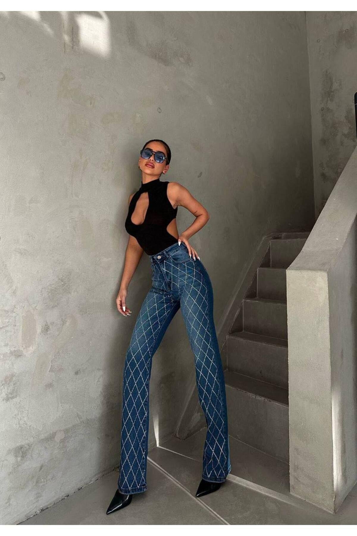 Mavi Straight Fit Taşlı Jean