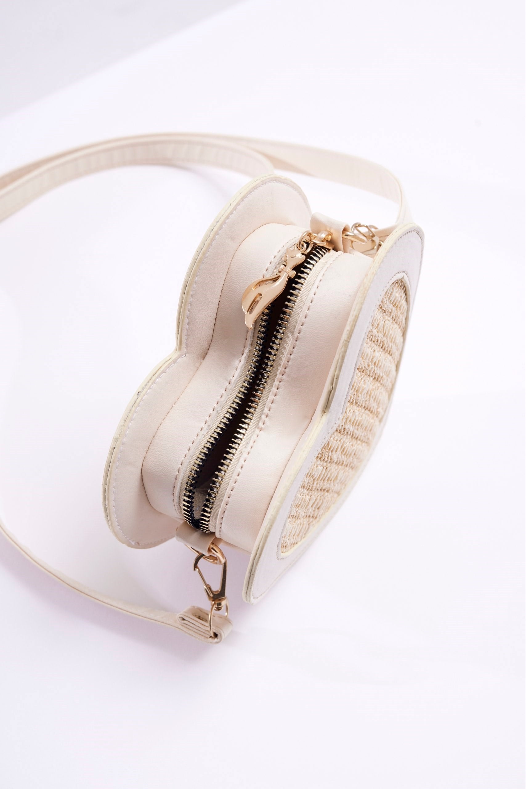 Hasır Kalpli Çanta