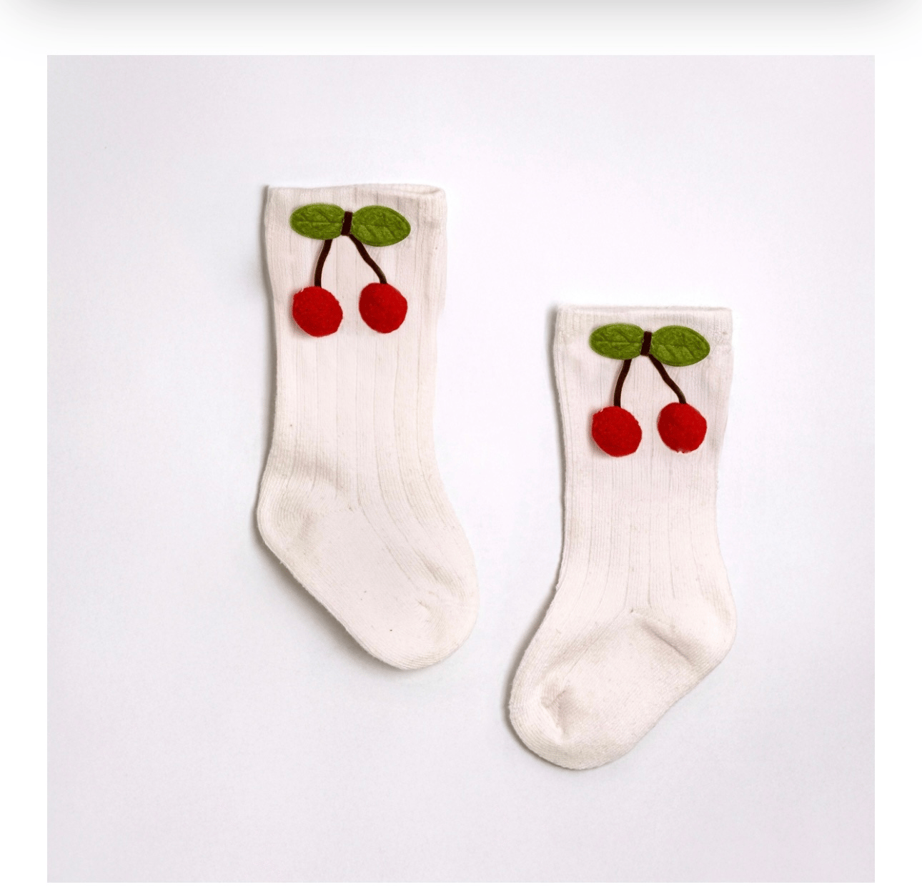 Kiraz Aplikeli Çorap - Krem