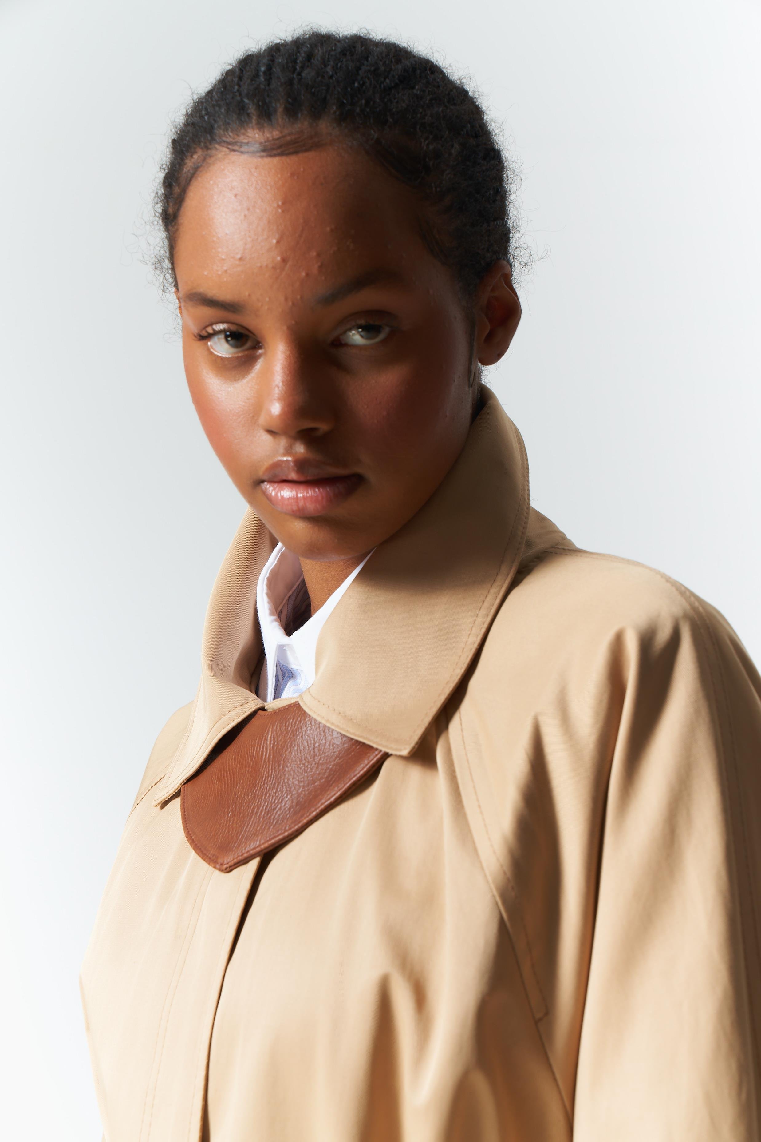 DERİ DETAY TRENCH COAT CAMEL