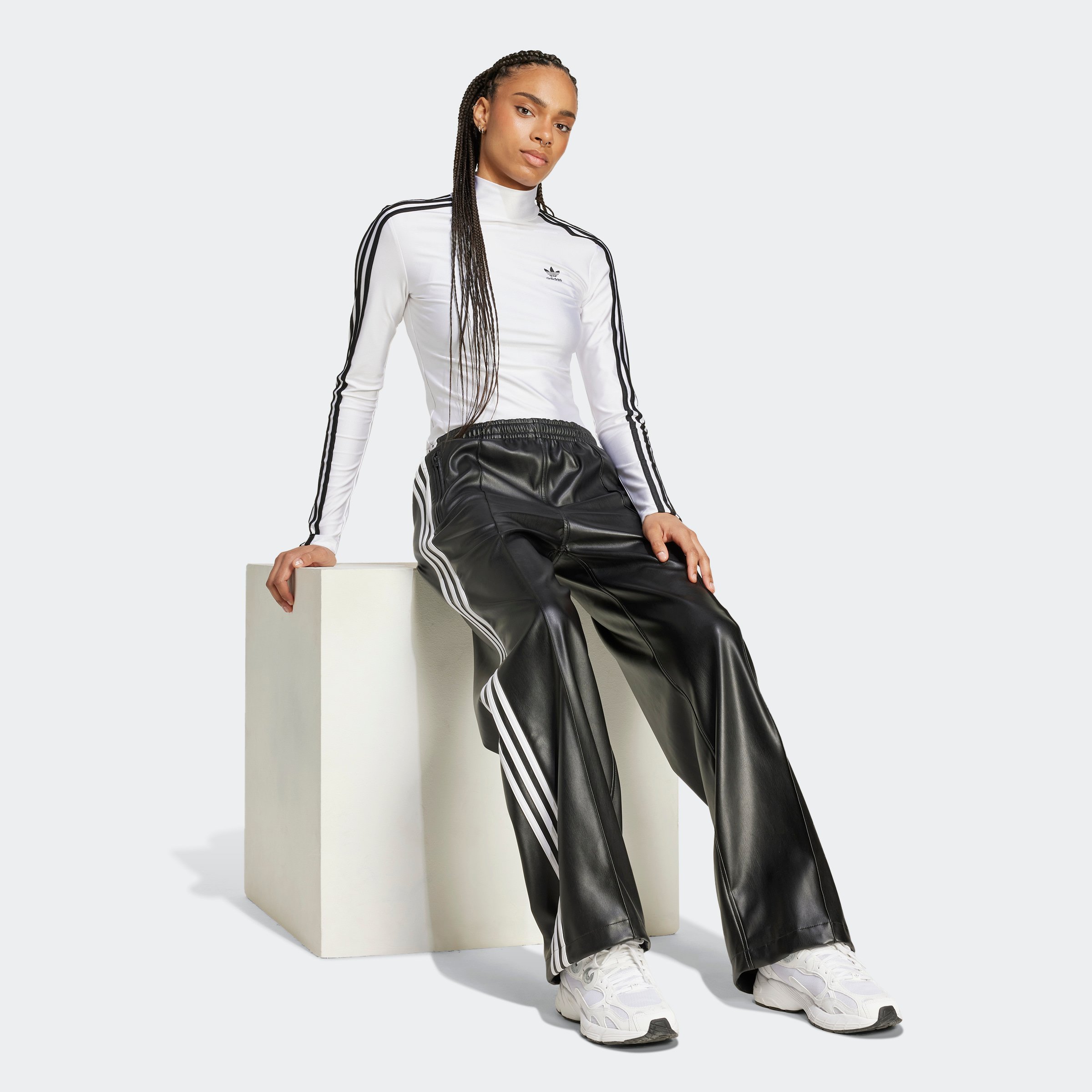 3 S TRNECK LS