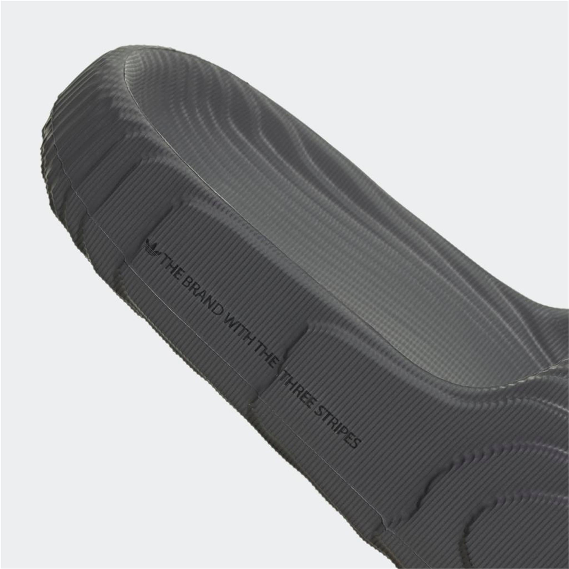 ADILETTE 22