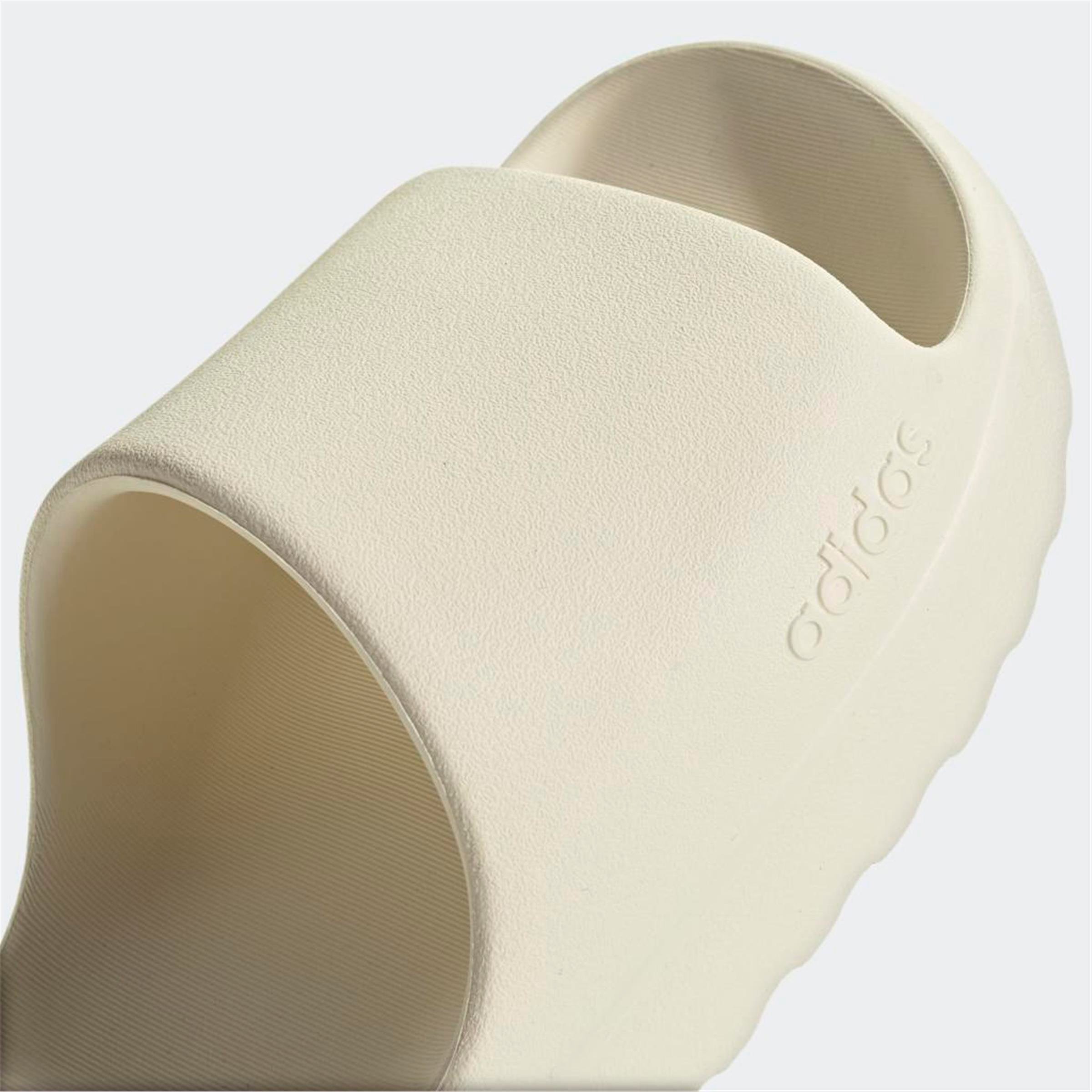 ADILETTE LUMIA