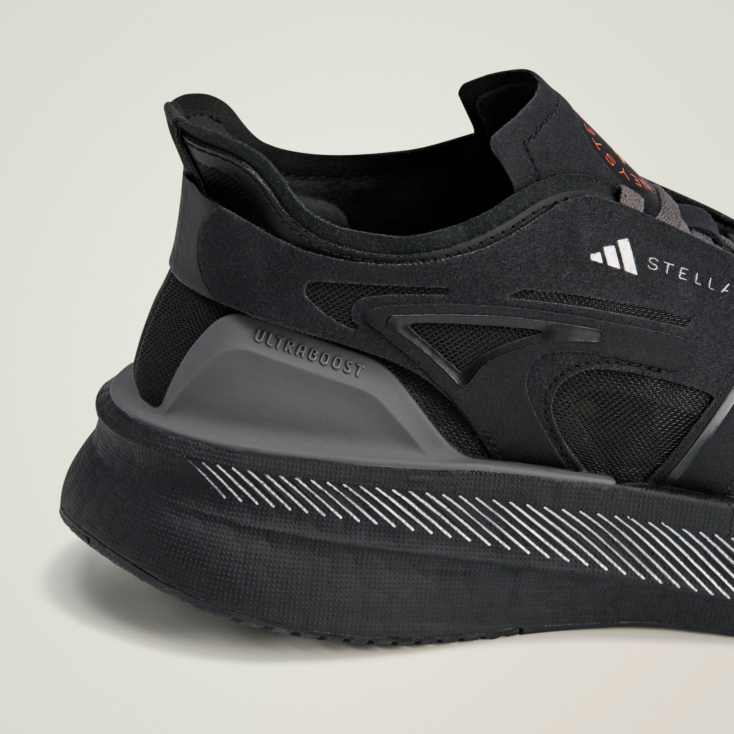 aSMC ULTRABOOST 5
