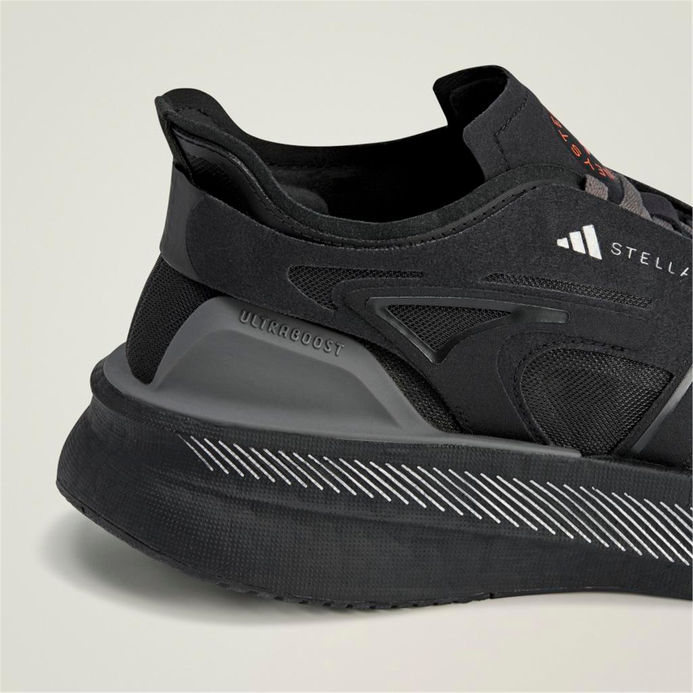 aSMC ULTRABOOST 5