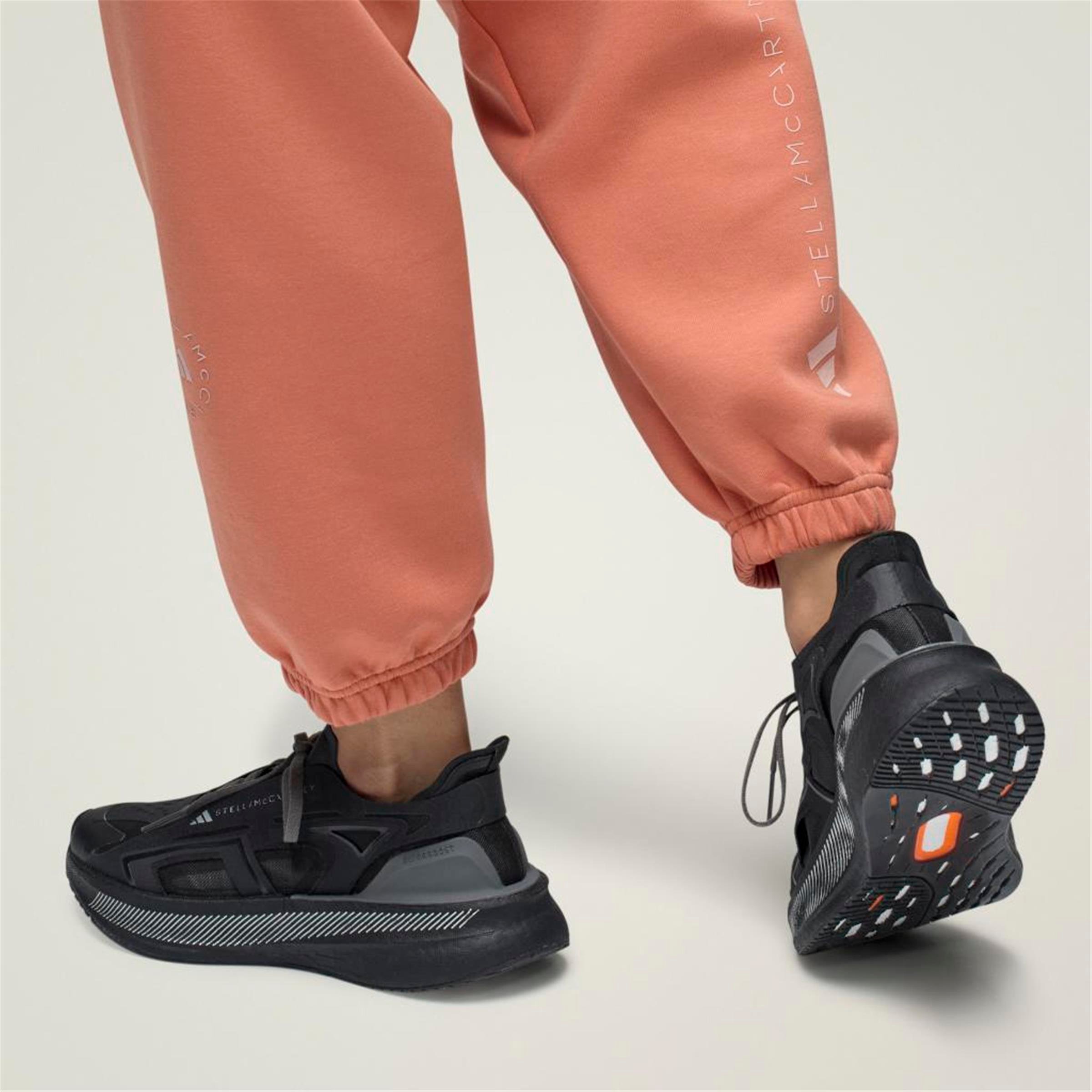 aSMC ULTRABOOST 5