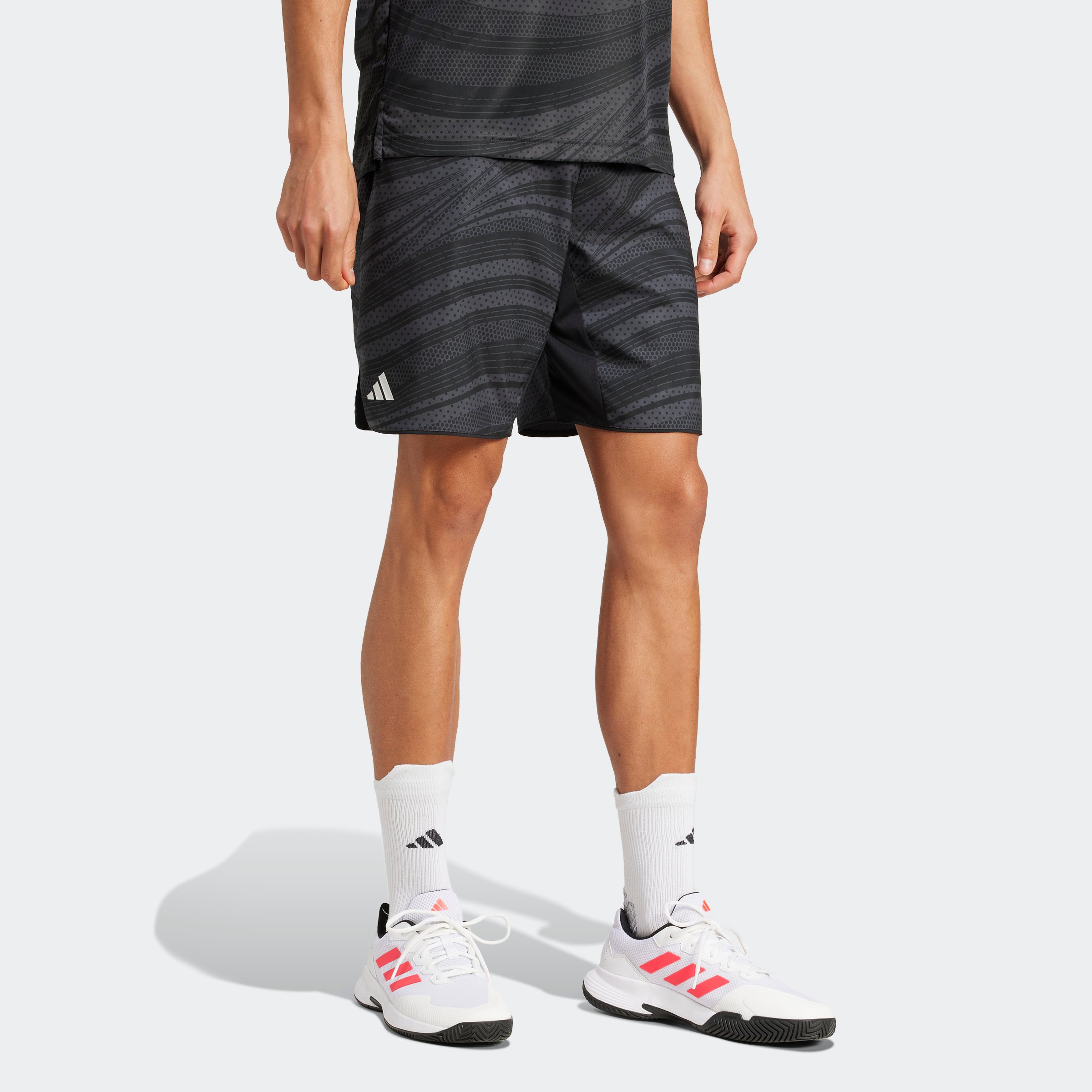 CLUB GRAPHSHORT