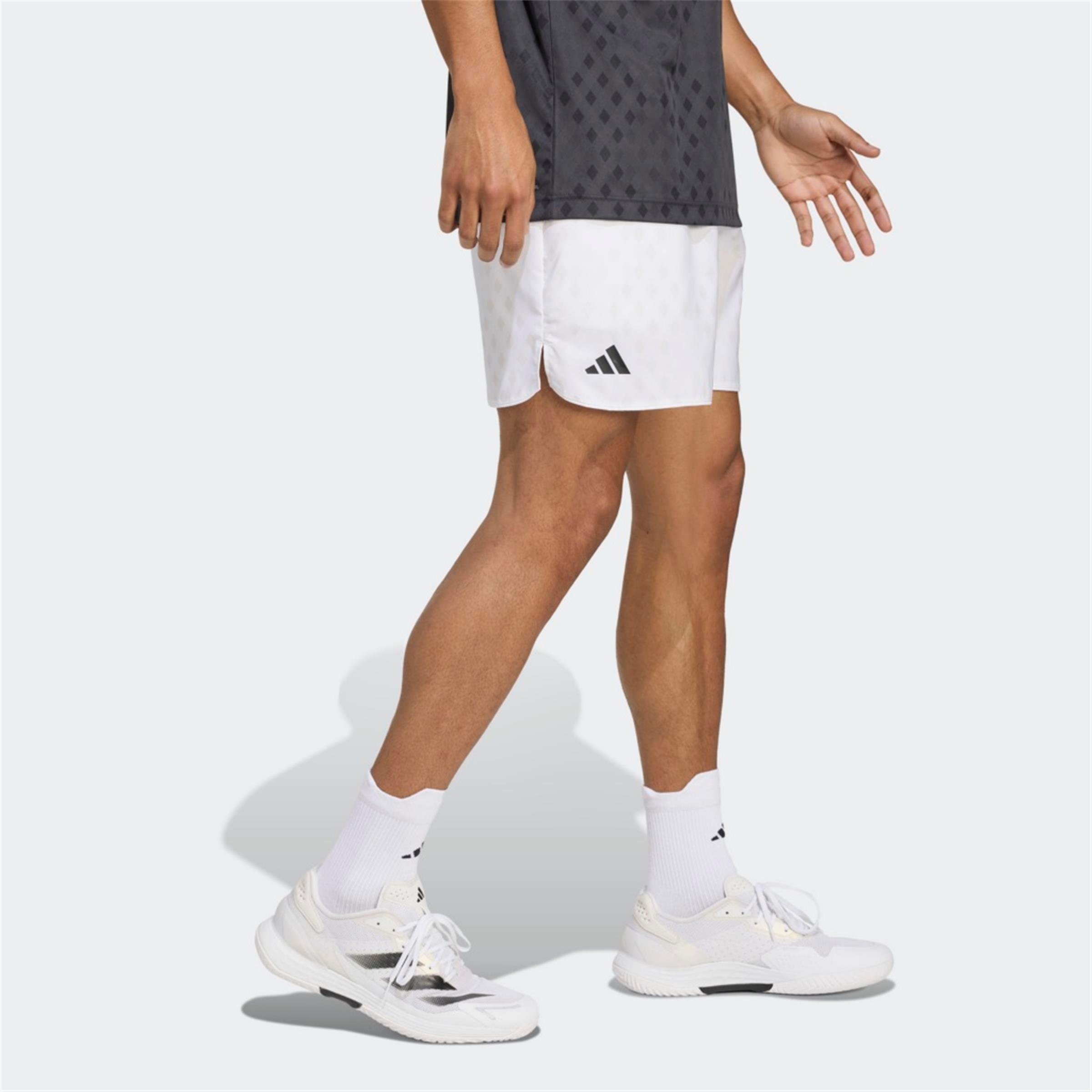CLUB GRAPHSHORT