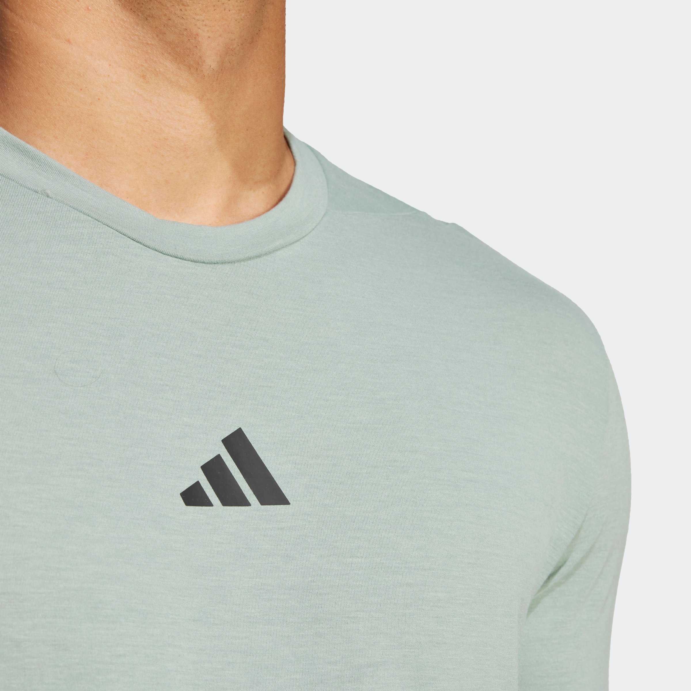 D4T TEE