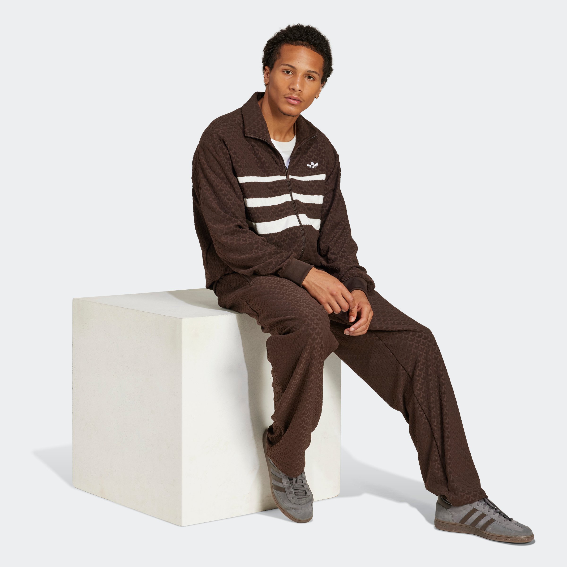 Q12 MONOGRAM TR