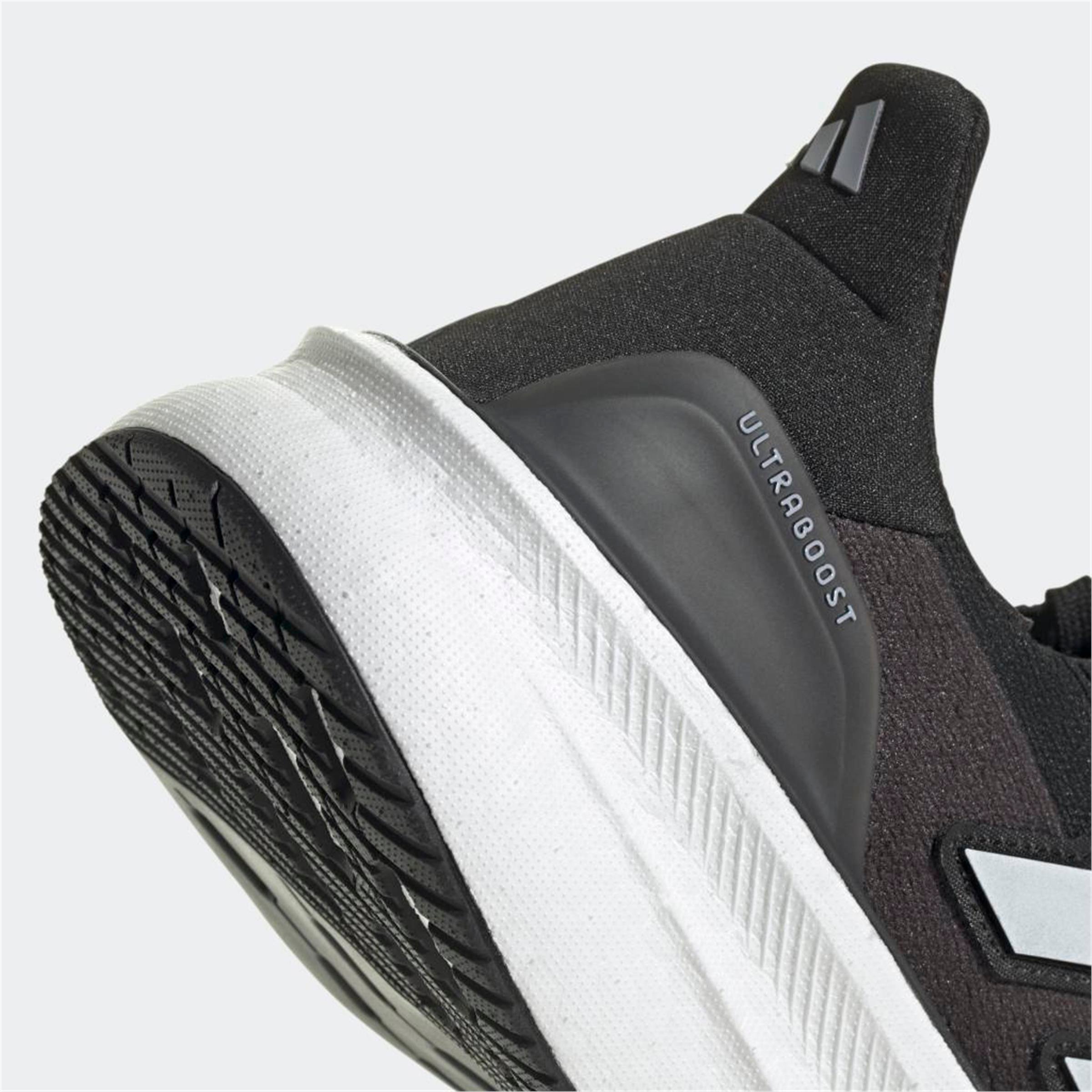 ULTRABOOST 5