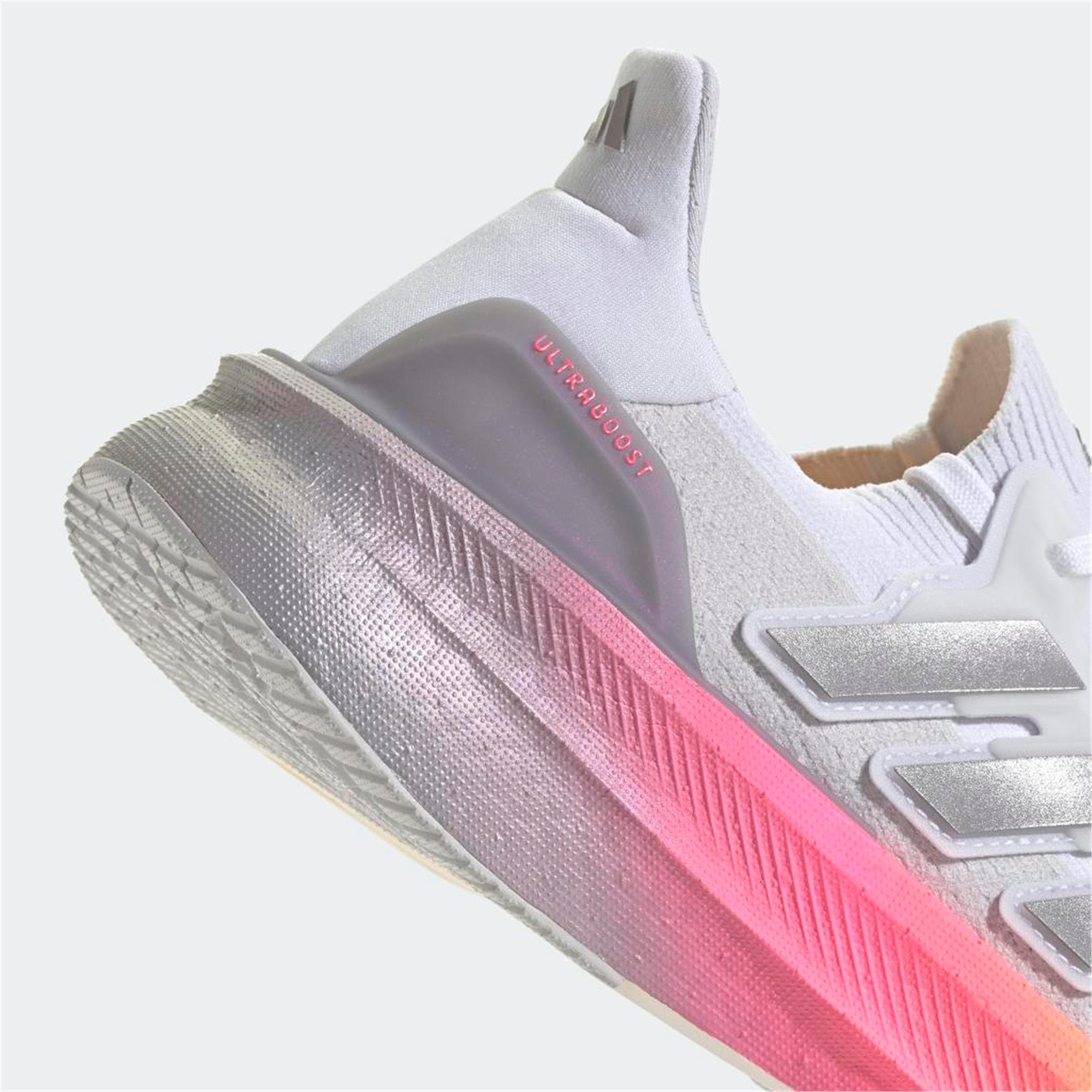 ULTRABOOST 5 W