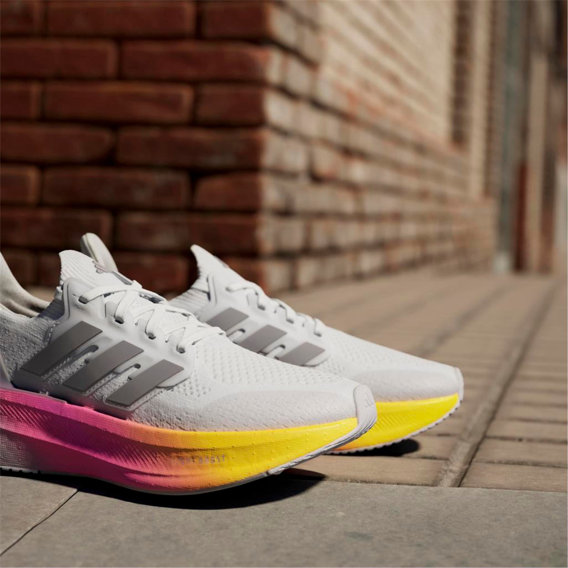ULTRABOOST 5 W