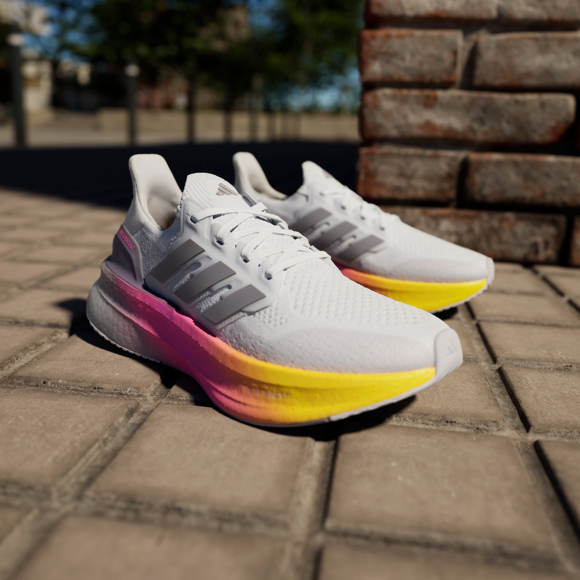 ULTRABOOST 5 W