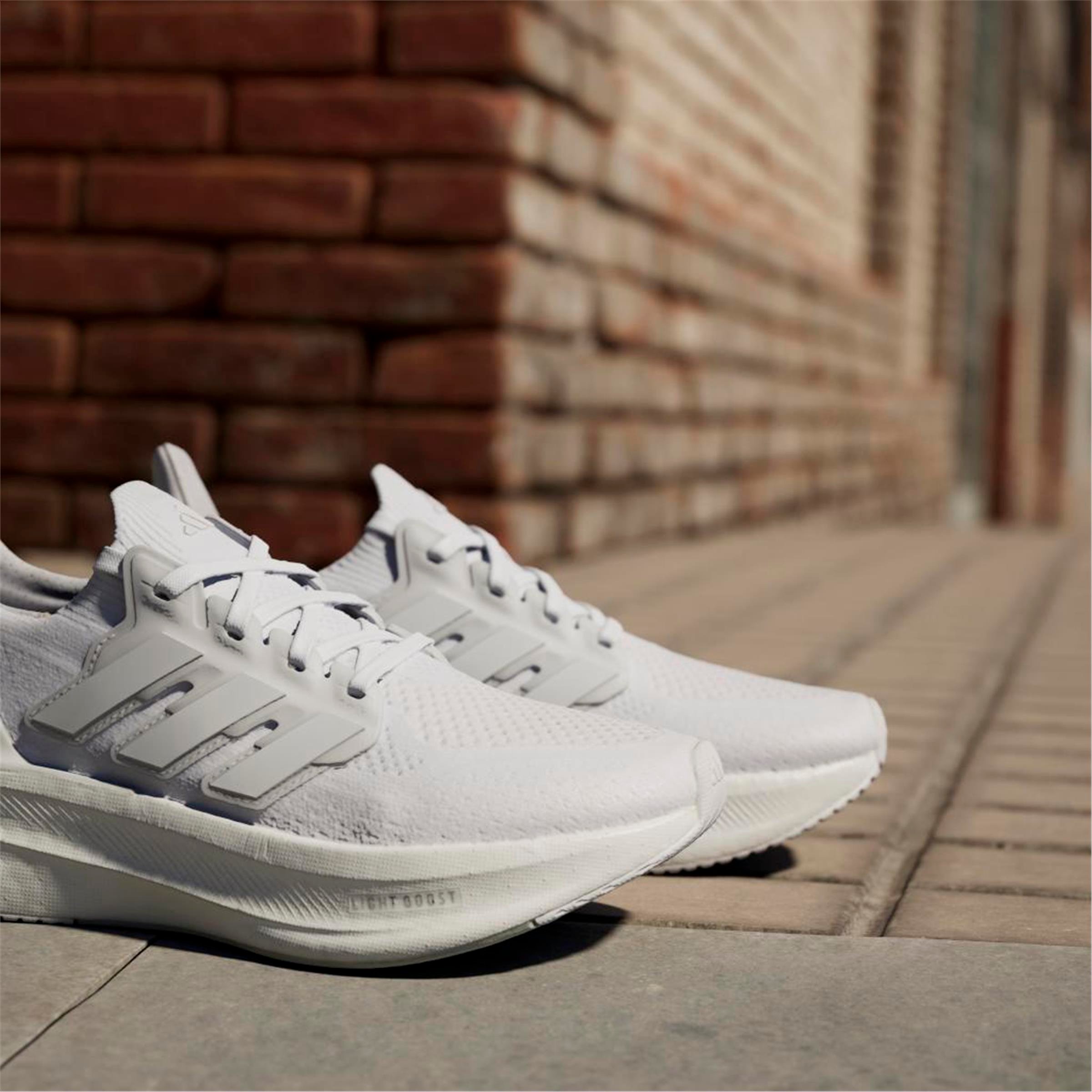 ULTRABOOST 5 W