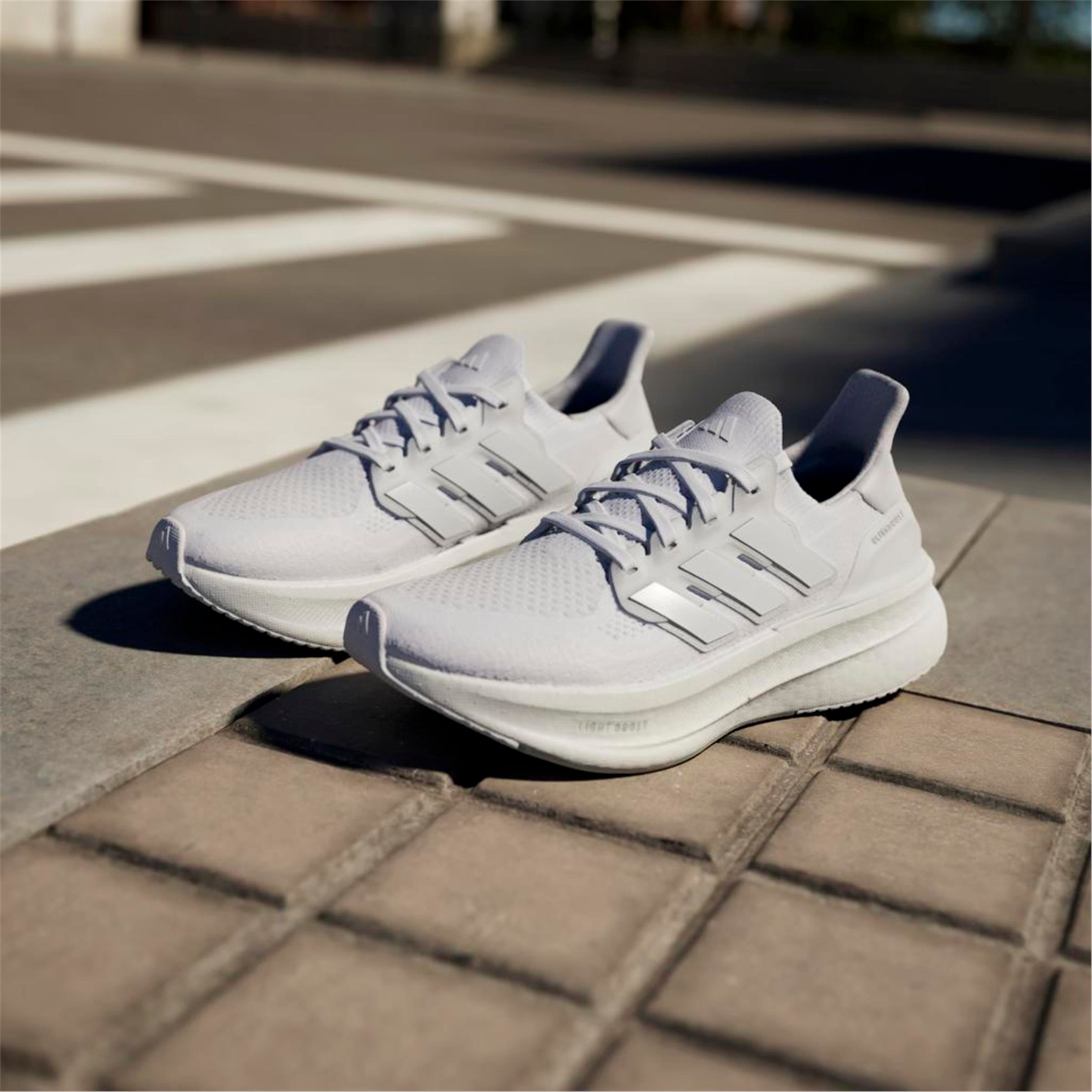 ULTRABOOST 5 W